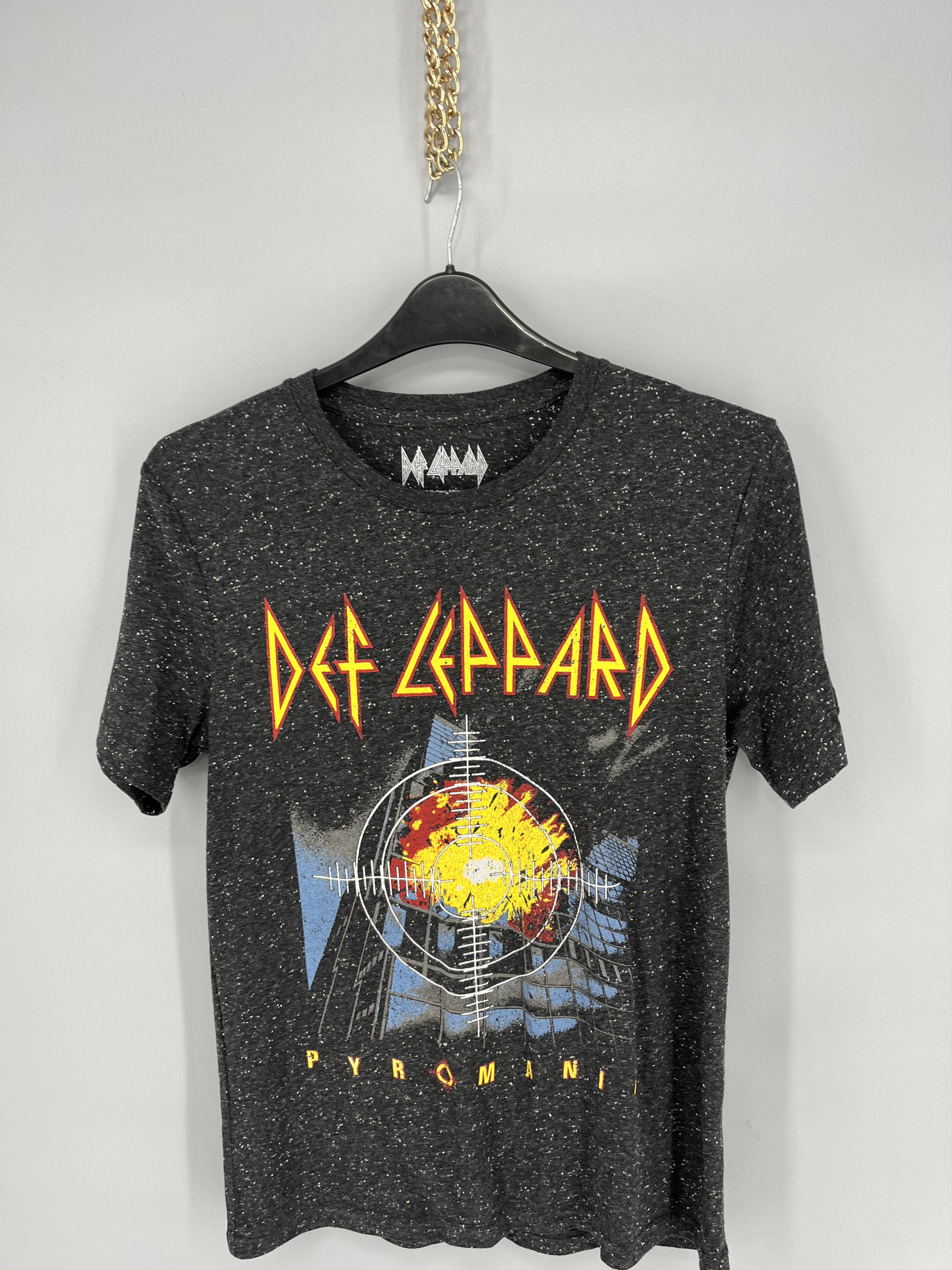 Band Tees Vintage Y2K Def Leppard Pryromania Band Tee Size S Size US S / EU 44-46 / 1 - 6 Thumbnail
