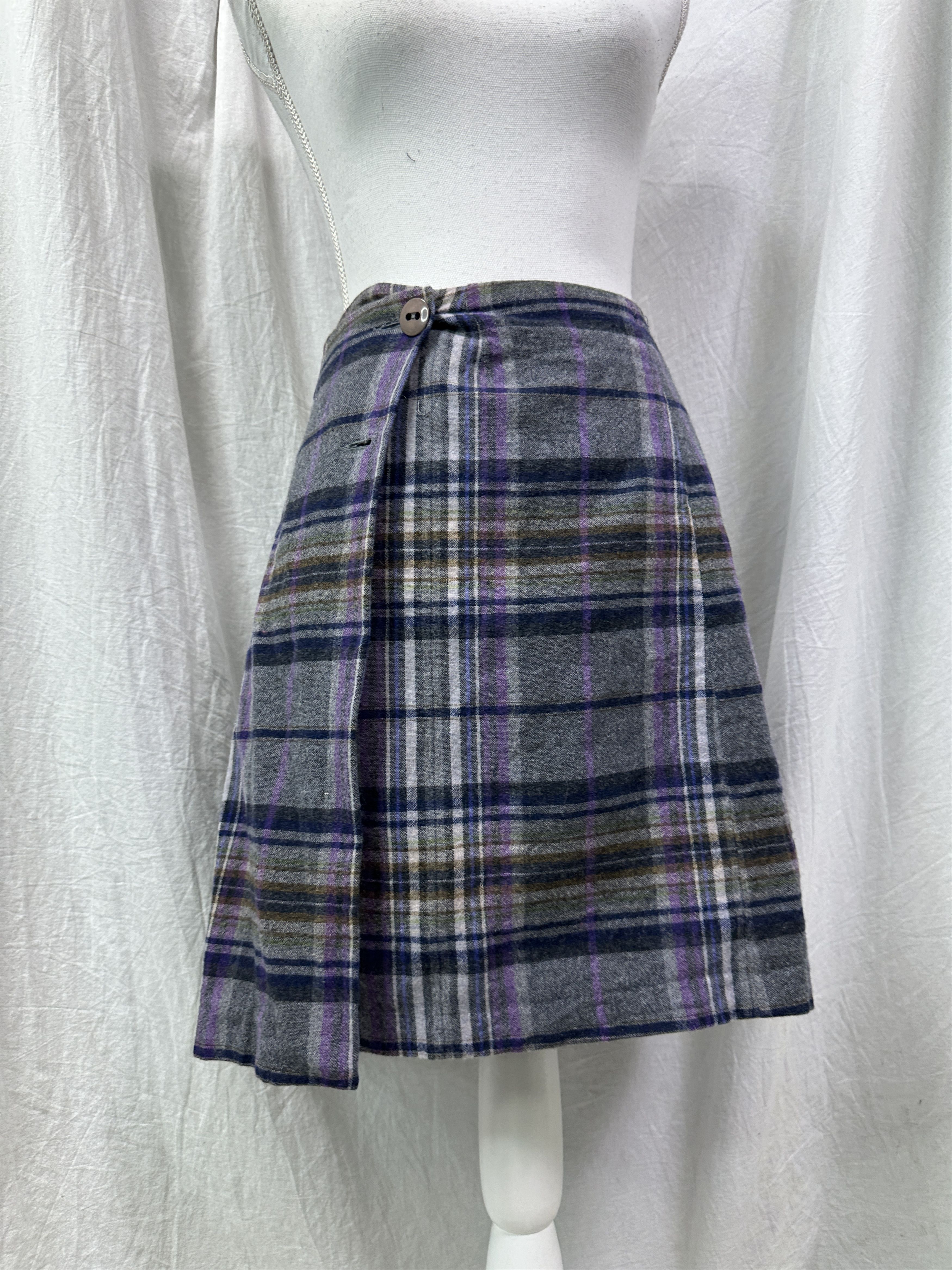 Vintage Vintage Preppy Woolen Tartan Midi Skirt Y2K Size 26" / US 2 / IT 38 - 1 Thumbnail