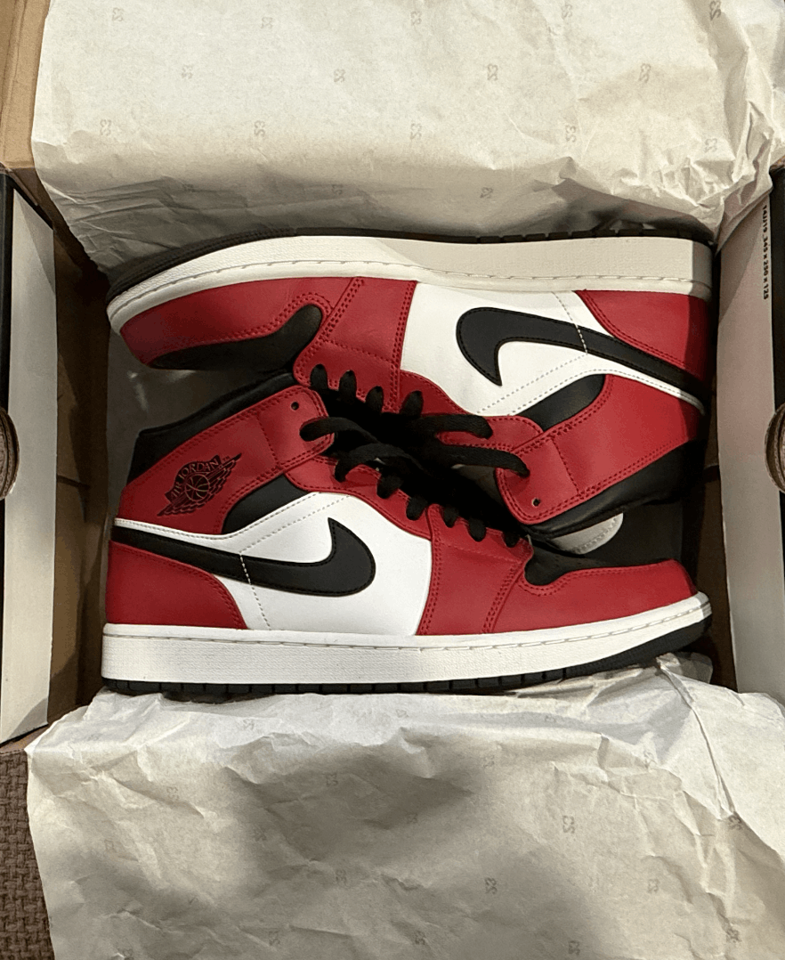 Nike Air Jordan 1 Mid - Chicago Toe Size US 12 / EU 45 - 3 Thumbnail