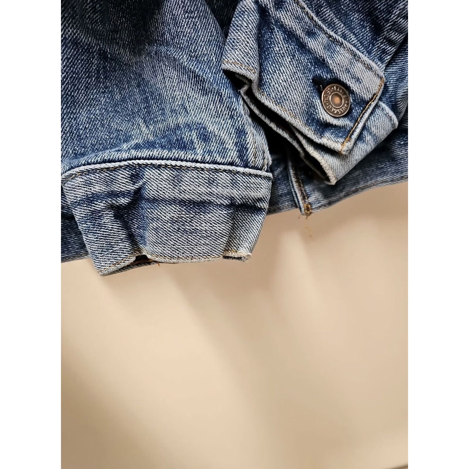 Vintage VINTAGE Levi’s Orange Tab Denim Jacket 16 Teens Blue Cotton Button Collared Jacket Mens/Teens Regular Size 16 Distressed Worn in 70705-0317 Size 38" / US 16 / IT 52 - 5 Thumbnail