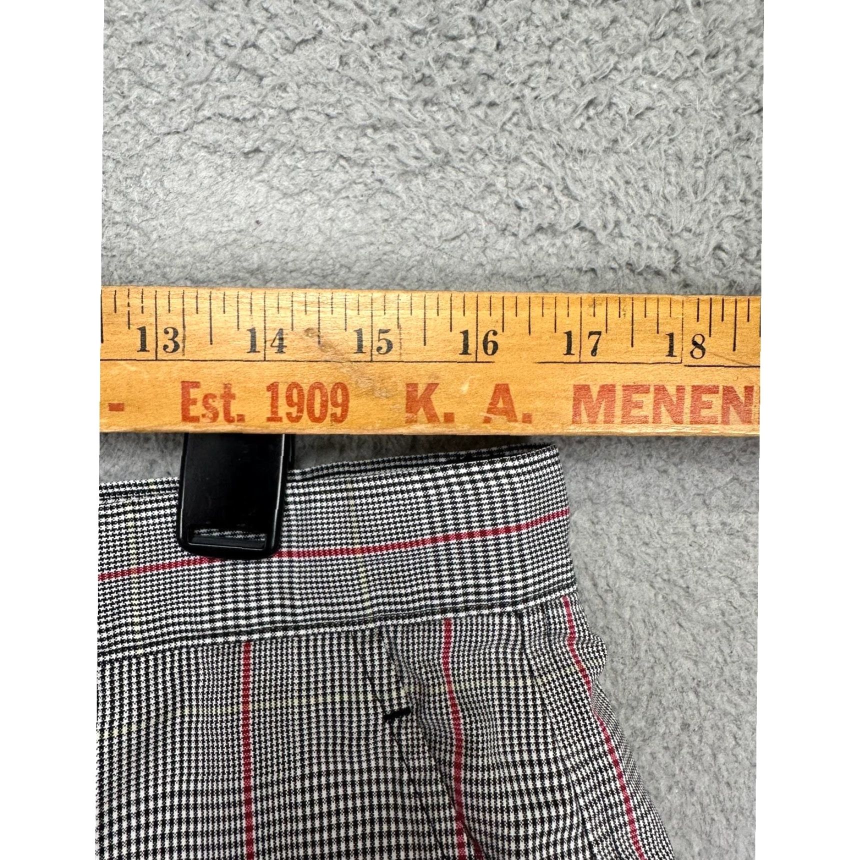 Cutter & Buck Cutter Buck Mens 34 Shorts Chino Grey Red Glen Check Golf Flat Front Stretch EUC Size US 34 / EU 50 - 7 Thumbnail