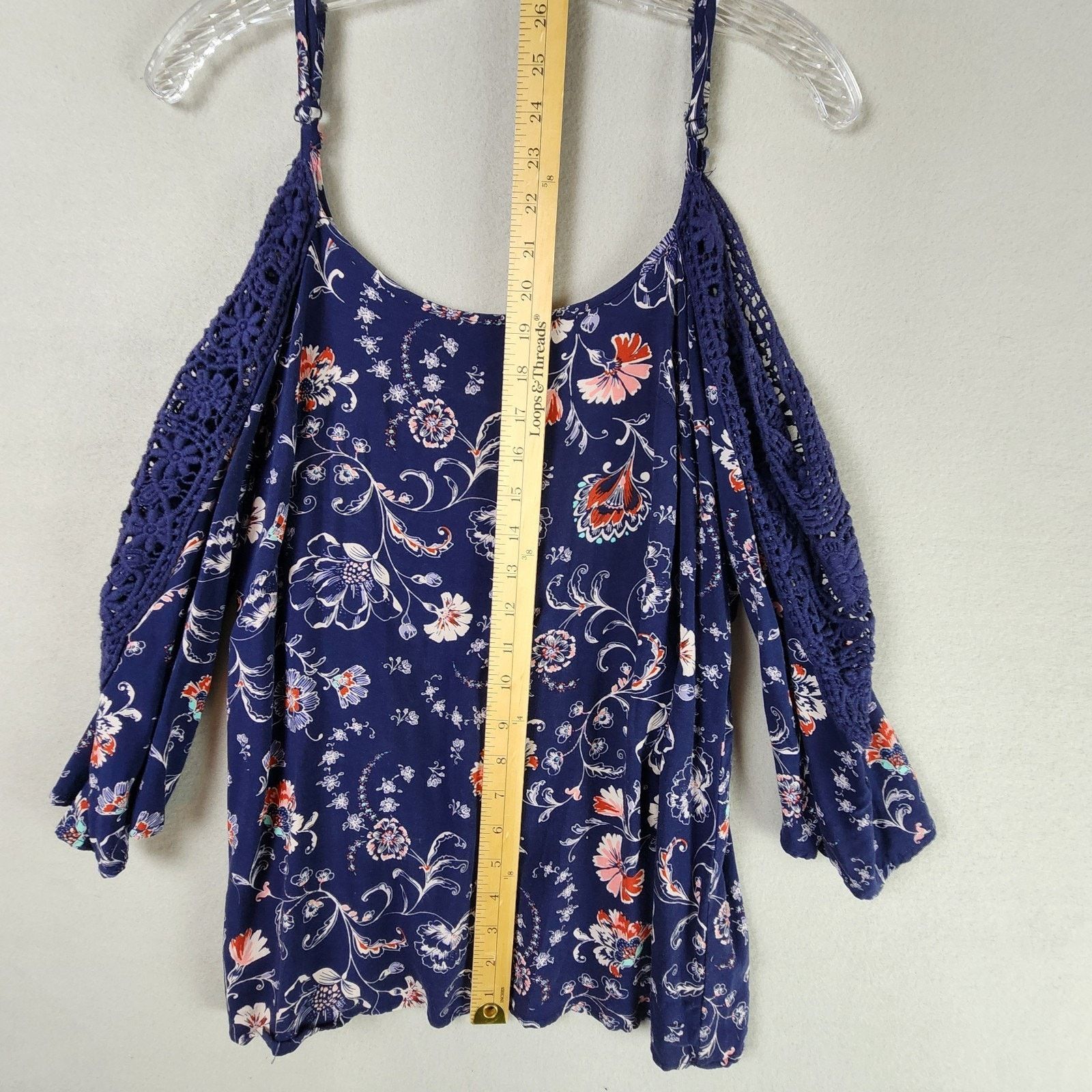 Other Xhilaration Floral Crochet 3/4 Sleeve Blouse Medium Blue Size M / US 6-8 / IT 42-44 - 3 Thumbnail
