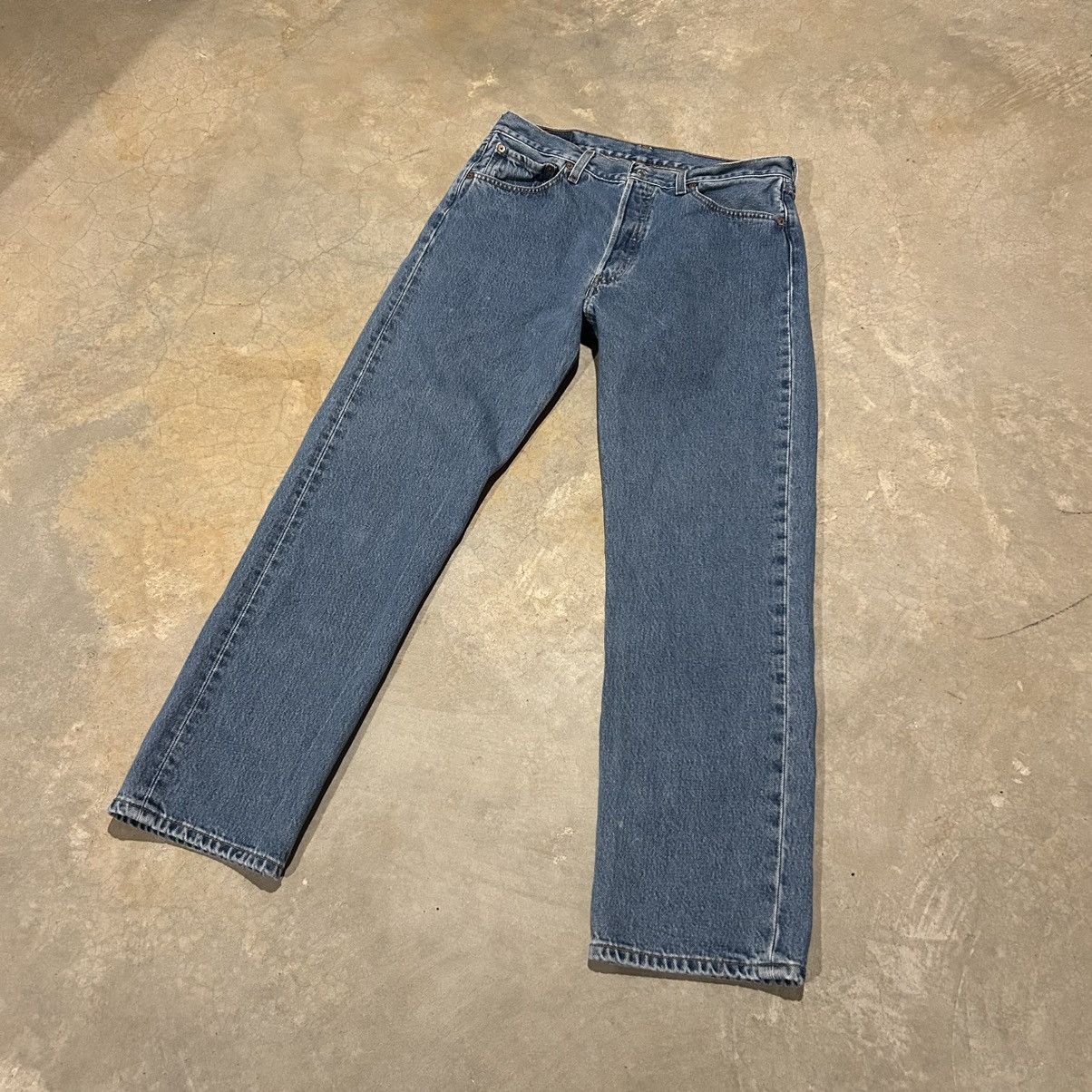 Levi's × Vintage Essential Vintage 90s Levi’s 501 Medium Wash Jeans Size US 31 - 7 Thumbnail