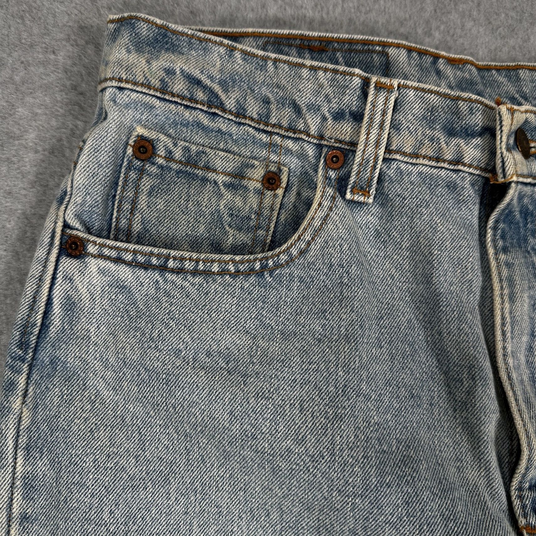Levi's VINTAGE Levi's 550 Jeans Mens 34x32 Relaxed Fit Tapered Leg Made USA 90s Denim Blue Cotton 100% Relaxed Fit Mens 90s USA Denim Jeans Size US 34 / EU 50 - 3 Thumbnail
