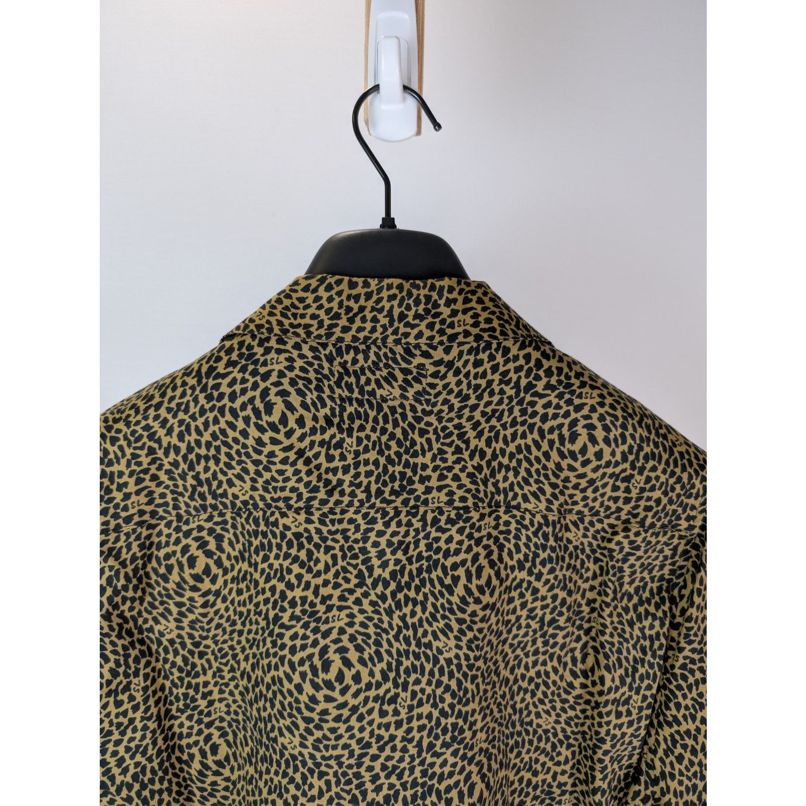 Saint Laurent Paris o1rshd1 Leopard Print Hawaiian Short-Sleeve Shirt in Black Size US XL / EU 56 / 4 - 17 Thumbnail
