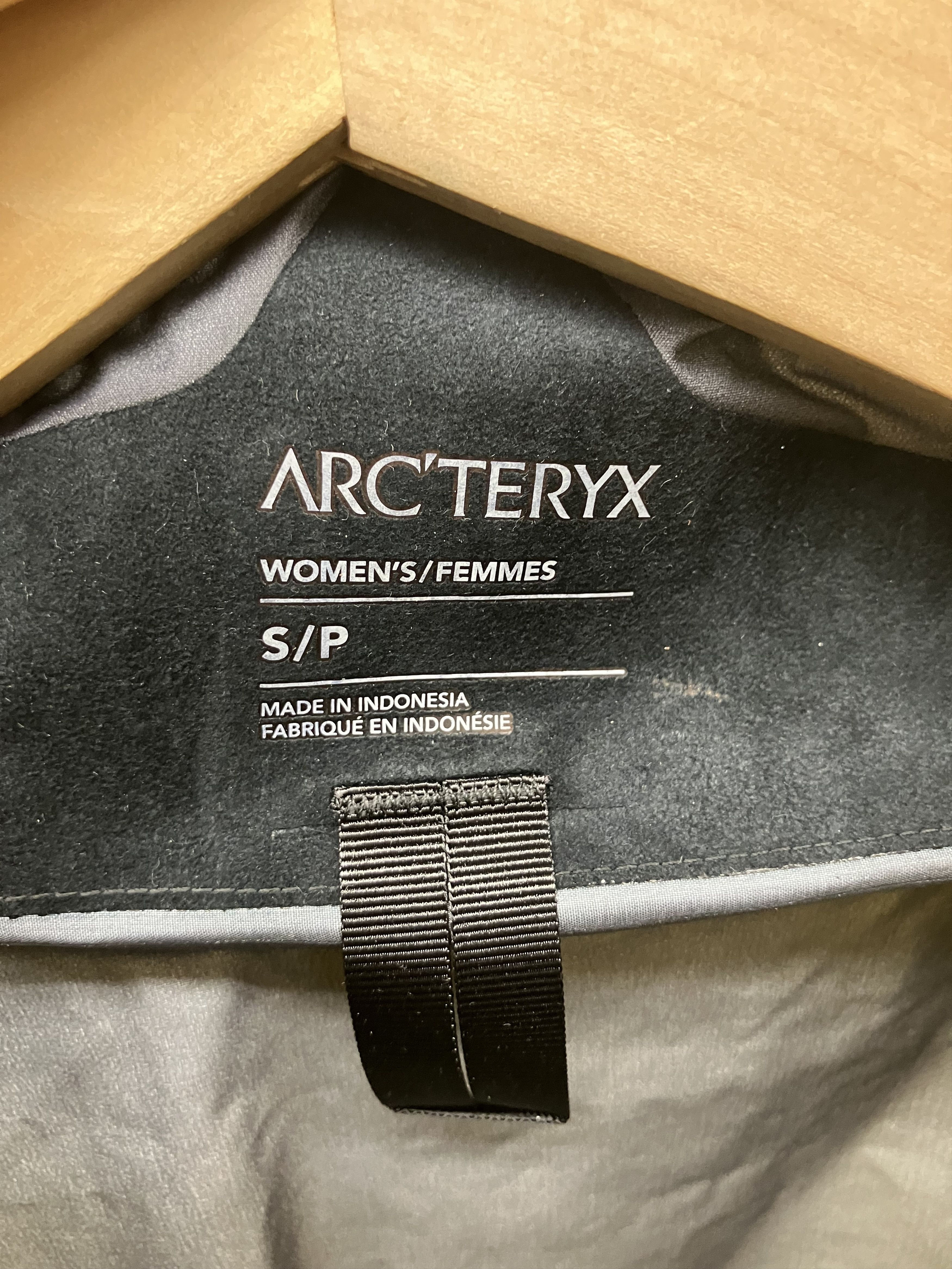 Arc'teryx Arc'Teryx Womens' Alpha Jacket Size S / US 4 / IT 40 - 5 Thumbnail