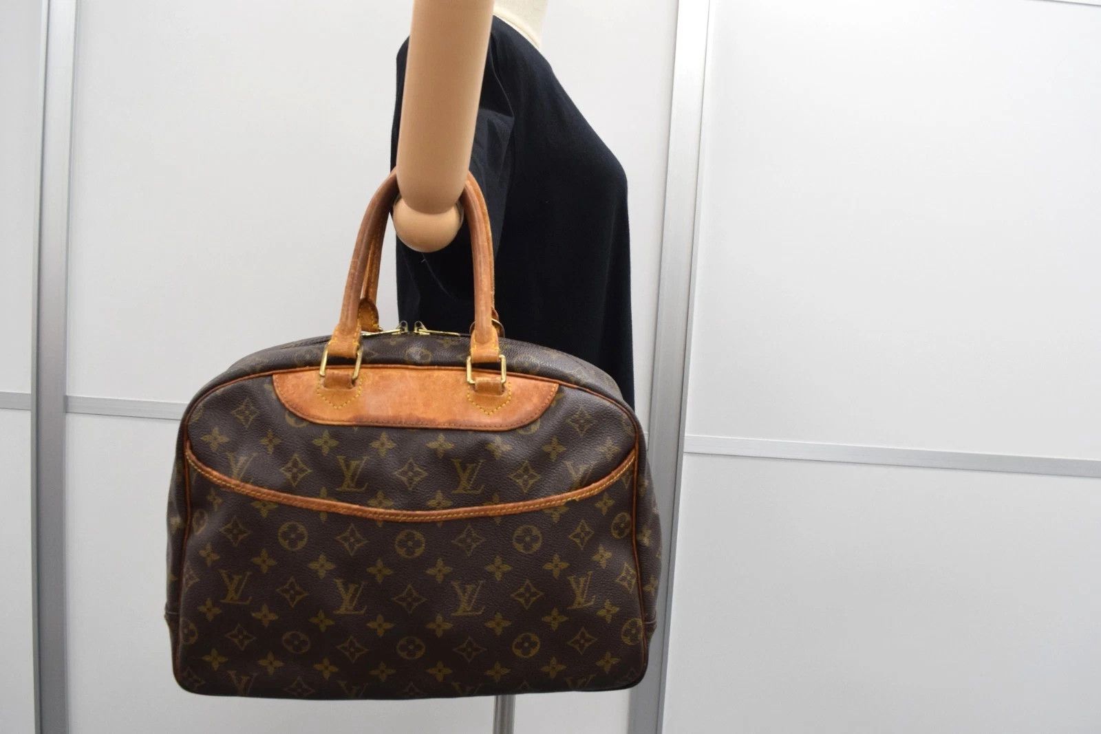 Louis Vuitton Louis Vuitton Deauville Hand Bag Monogram Canvas M47270 Size ONE SIZE - 2 Thumbnail