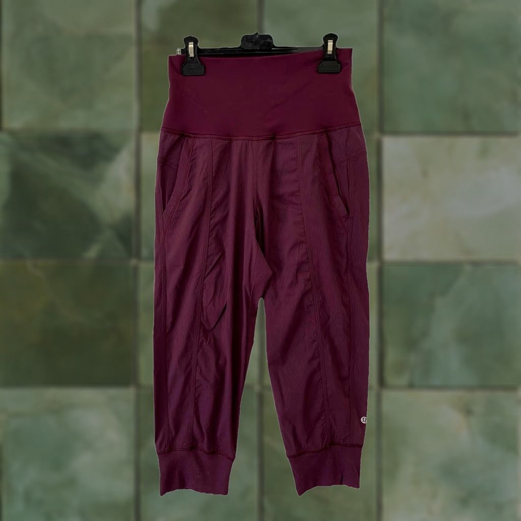Lululemon Lululemon Burgundy Dance Studio Crop Pants Sz 4 High Waist Relaxed Fit #P6 Size 27" / US 4 / IT 40 - 1 Thumbnail