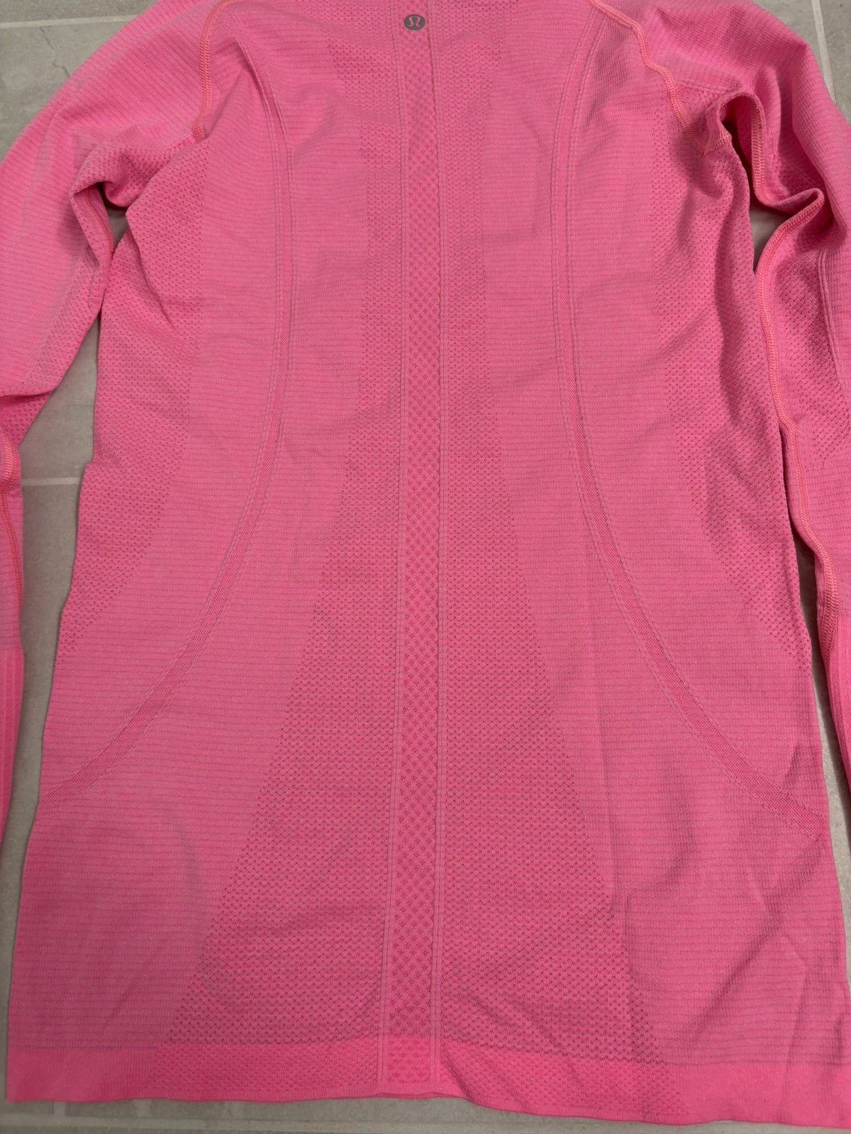 Lululemon Lululemon Neon Pink Swiftly Tech Hip Length T-shirt Size 6 Size M / US 6-8 / IT 42-44 - 8 Thumbnail