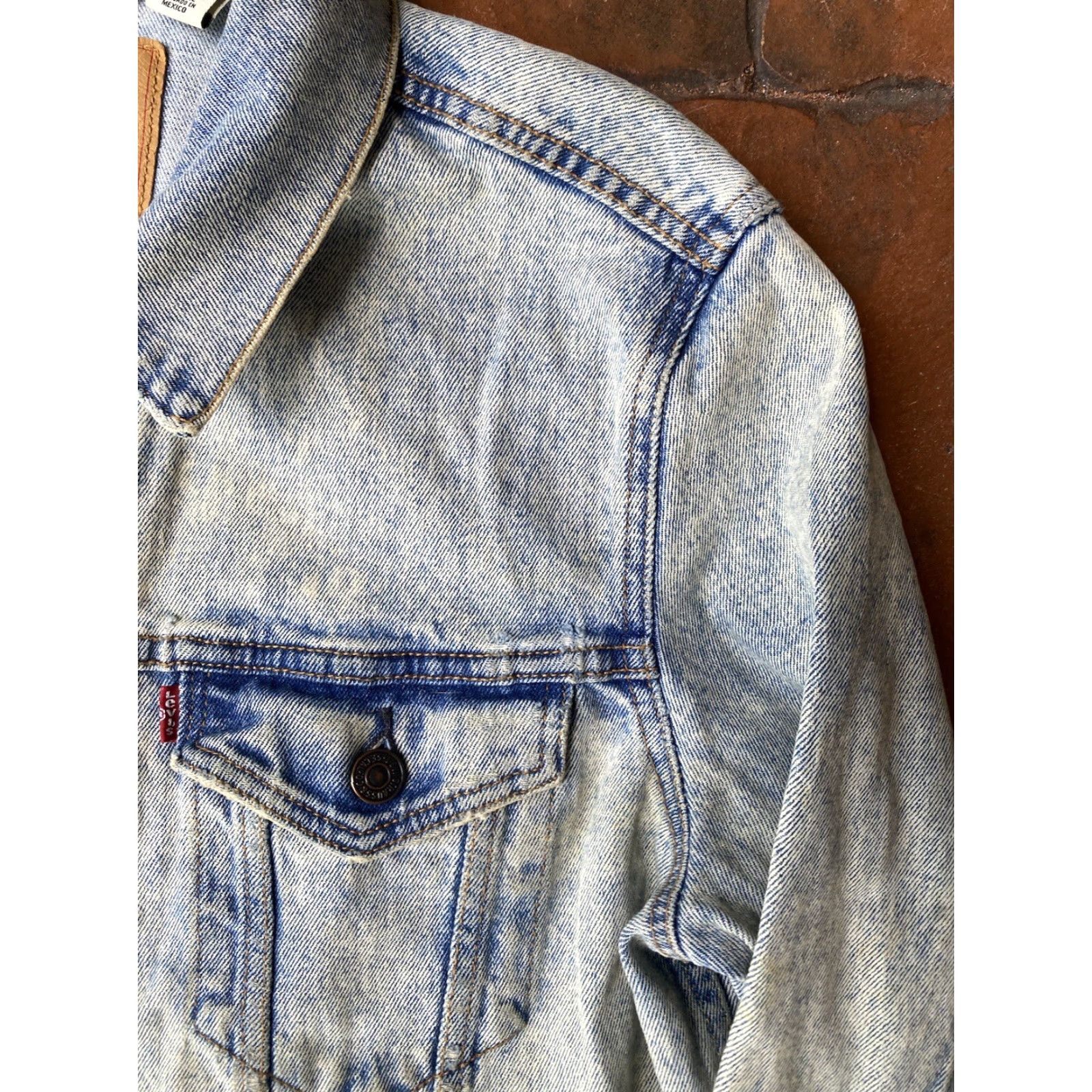 Levi's VINTAGE Levi's Trucker Denim Jacket Men Medium Blue 90s Y2K Distressed Lightweight All Seasons Size US M / EU 48-50 / 2 - 5 Thumbnail