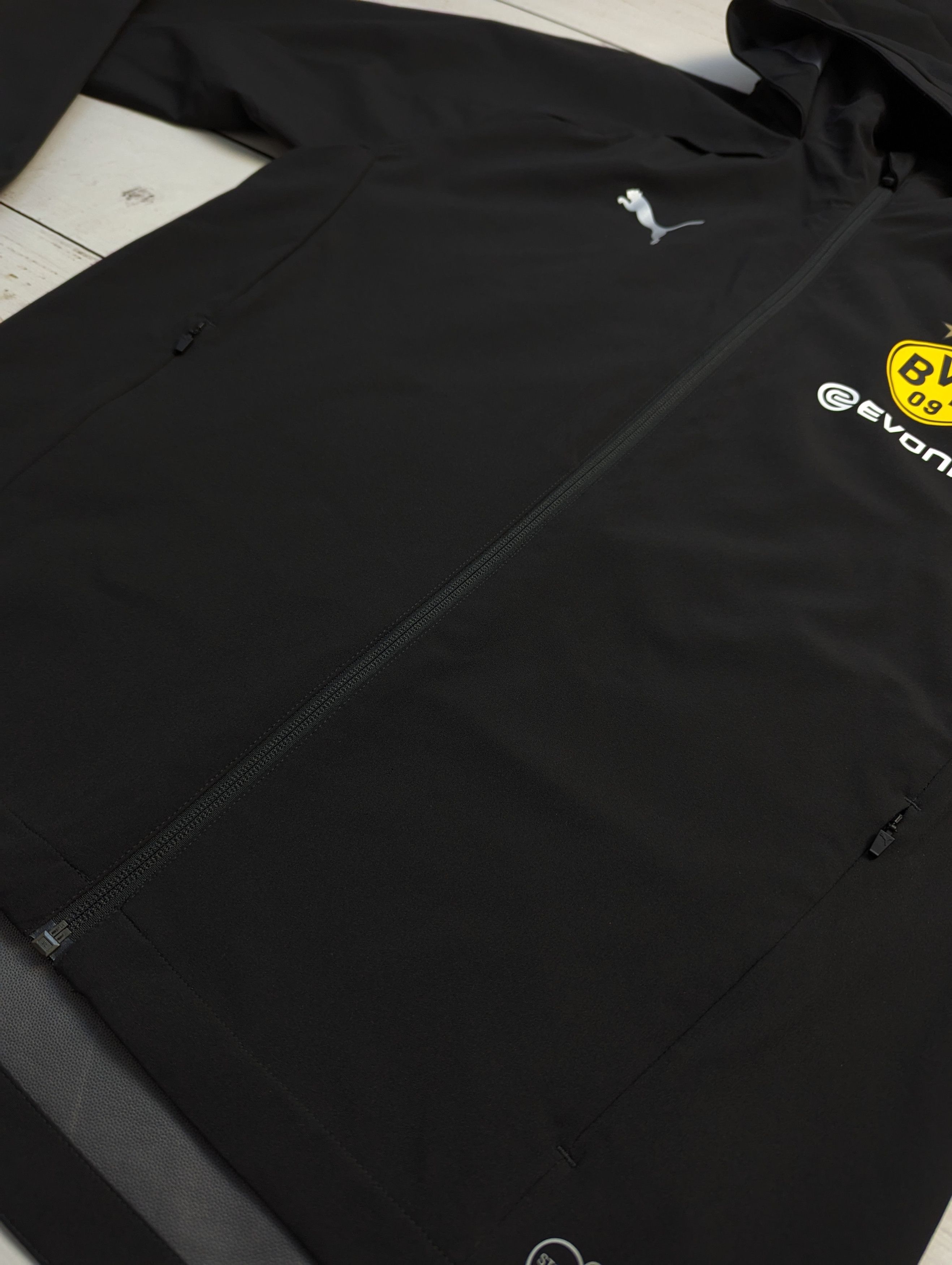 Puma Puma Borussia Dortmund Rain Jacket / Windbreaker BVB Size US M / EU 48-50 / 2 - 7 Thumbnail