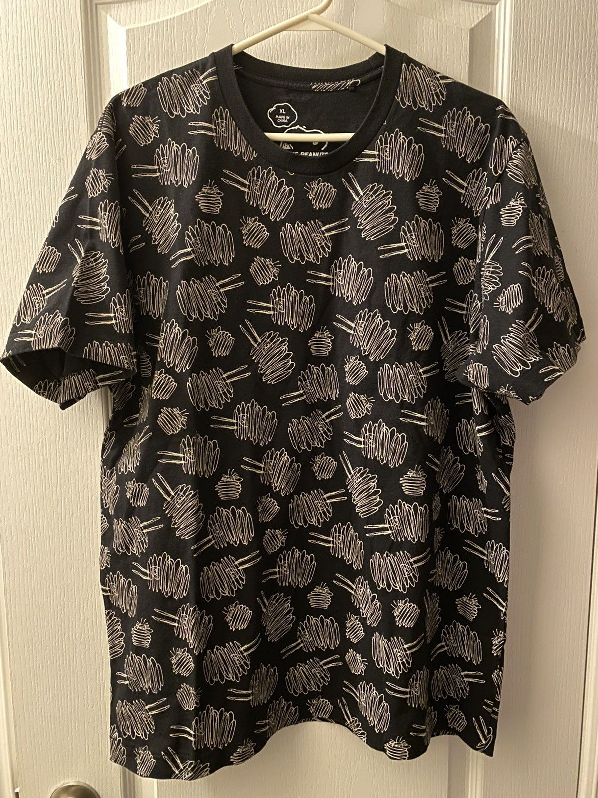 Kaws × Peanuts × Uniqlo Uniqlo x Kaws x Peanuts Graphic Tee Size US XL / EU 56 / 4 - 1 Thumbnail