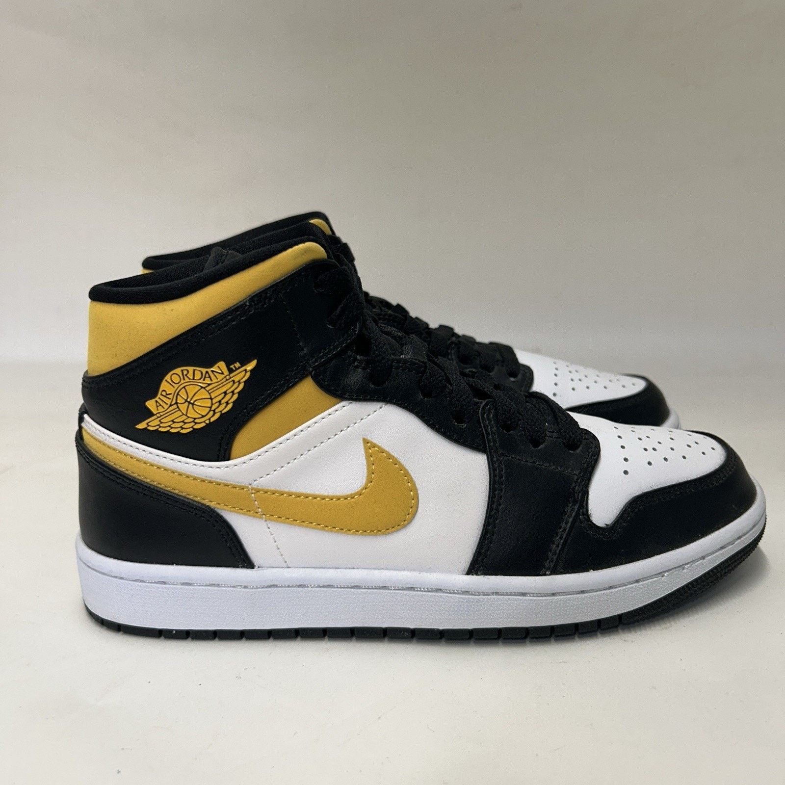 Jordan Brand Nike Jordan 1 Mid Retro “Pollen/Yellow Black” 554724-177 Size US 8 / EU 41 - 4 Thumbnail