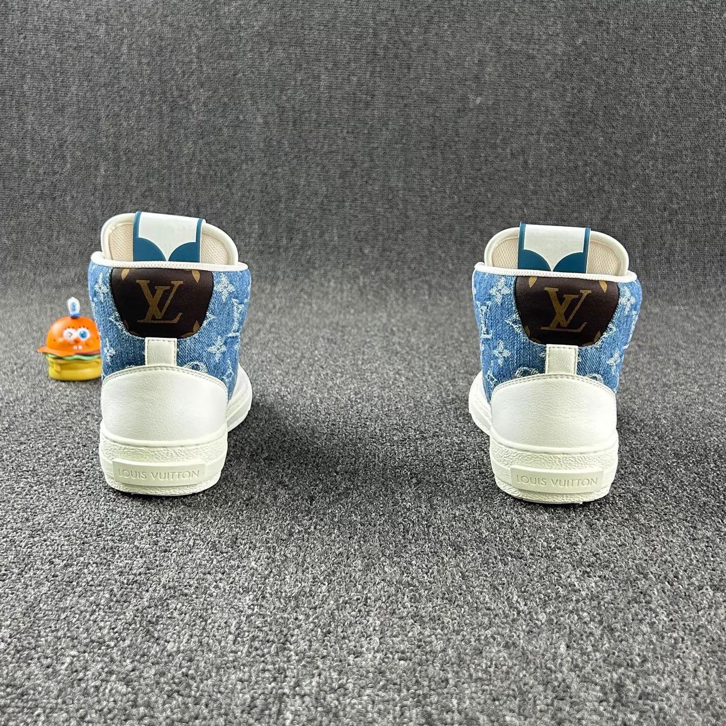 Louis Vuitton LV mismatched blue Monogram sneakers 36 Size US 5.5 / IT 35.5 - 5 Thumbnail