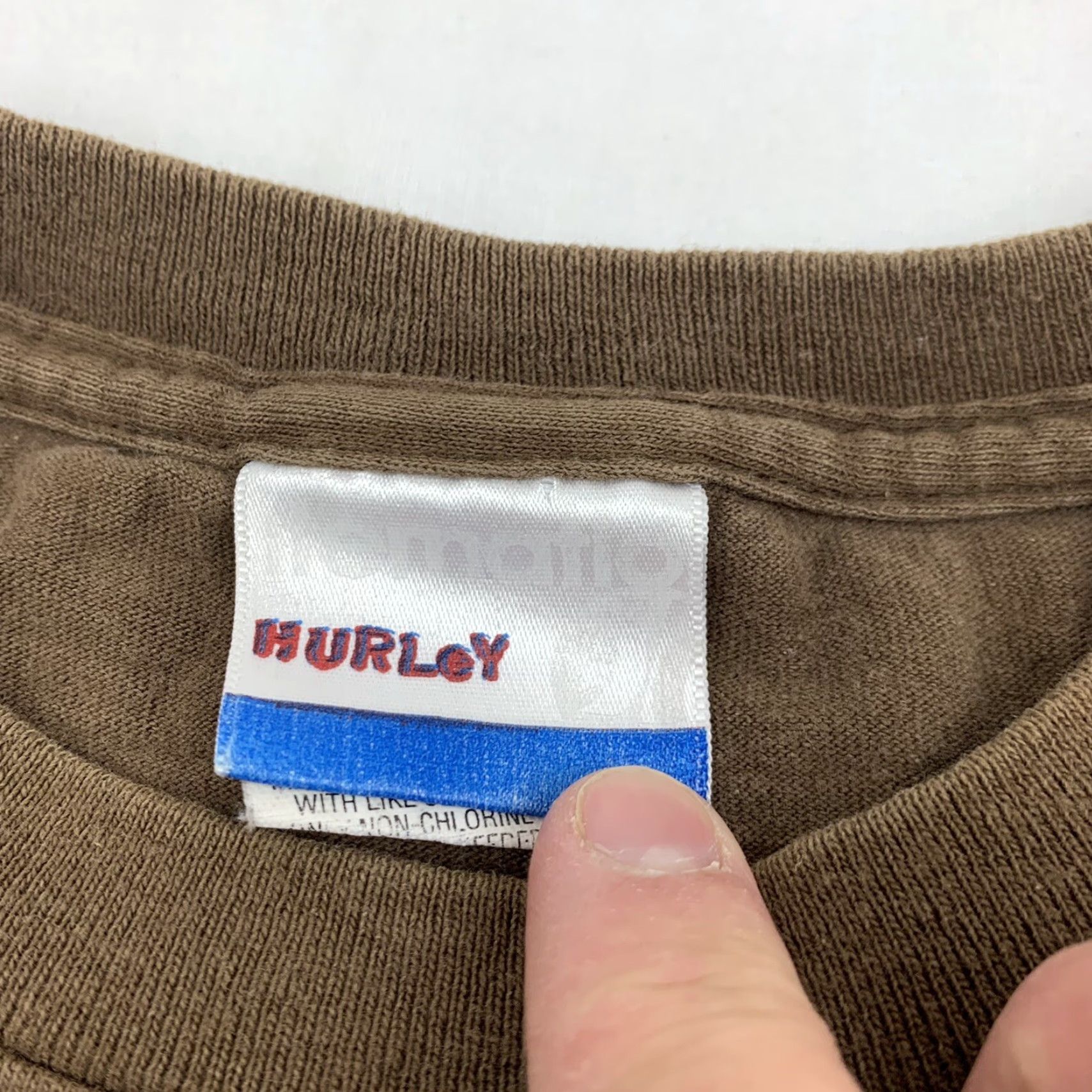 Hurley VINTAGE Hurley T Shirt Adult Medium Brown Surfing Beach 90s Mens M Brown Hurley Shirt Men Classic Crew Neck/Short Sleeve 100% Cotton (if applicable) Size US M / EU 48-50 / 2 - 4 Thumbnail