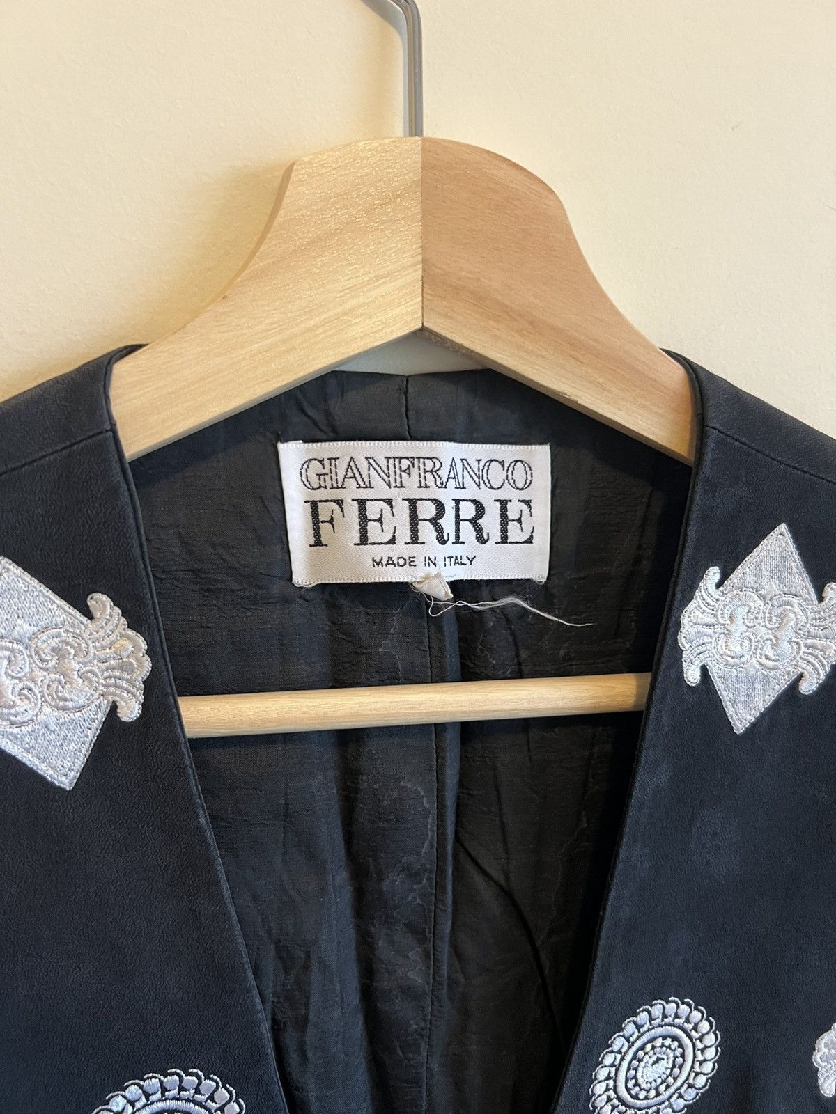 Gianfranco Ferre × Vintage Archive Gianfranco Ferre Vest Striped Embroidered Y2K Size US XXS / EU 40 - 2 Thumbnail
