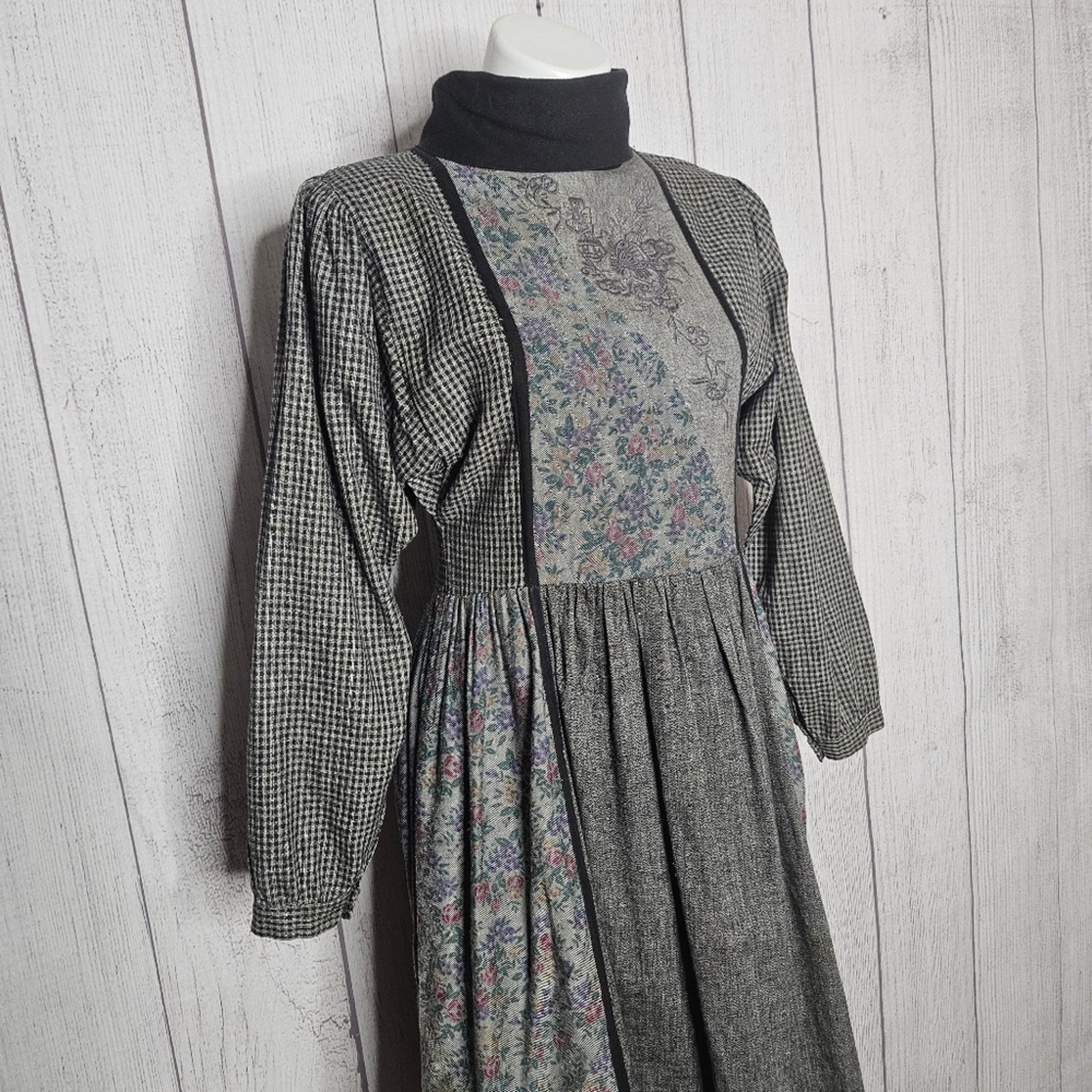 Vintage VTG 70s Phool Plaid Floral Embroidered Rayon Prairie Dress Size S / US 4 / IT 40 - 2 Thumbnail