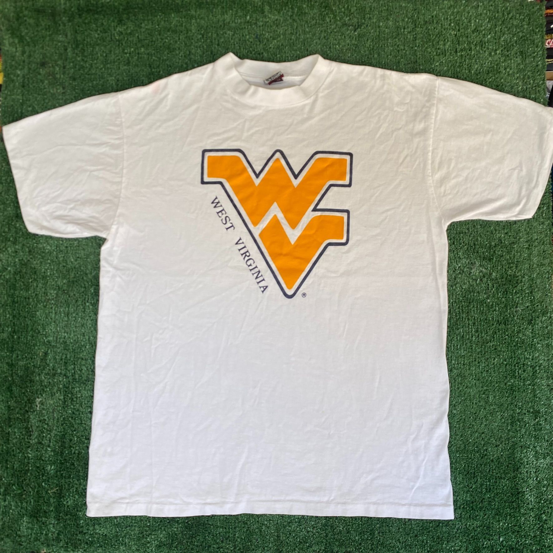 NCAA Vintage 90s West Virginia University Shirt Mountaineers Tee Size US XL / EU 56 / 4 - 1 Thumbnail