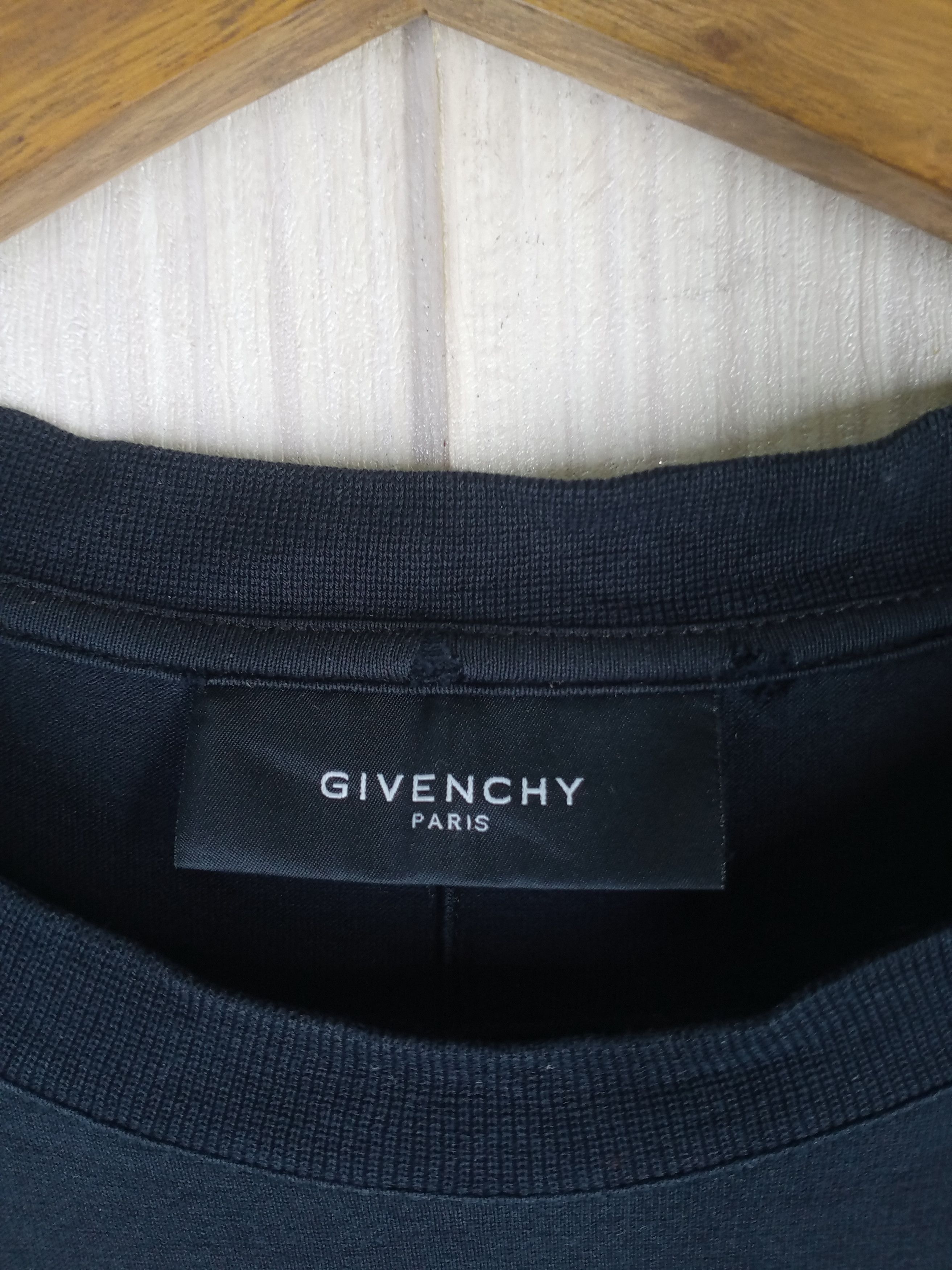 Givenchy Givenchy Mask Graphic Tshirt Size US L / EU 52-54 / 3 - 5 Thumbnail