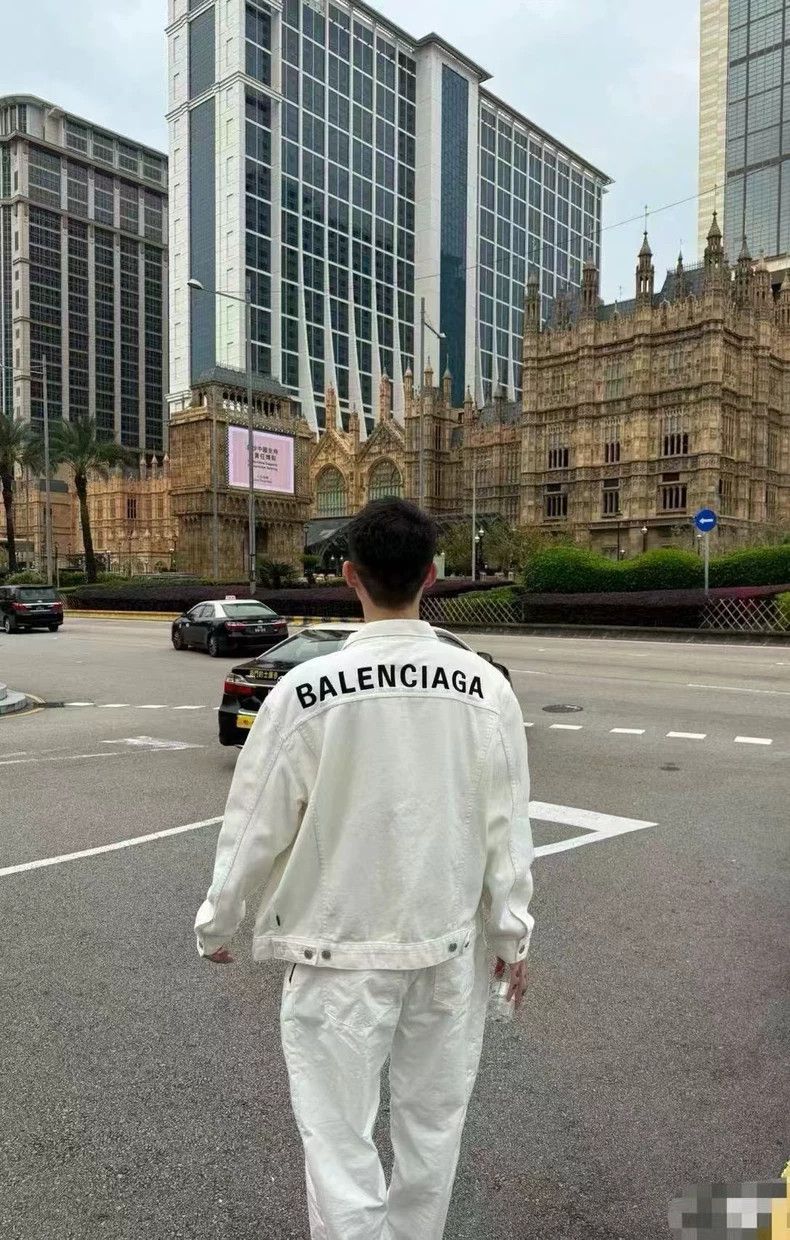 Balenciaga Balenciaga size 48 Back logo denim jacket jacket Size US M / EU 48-50 / 2 - 9 Thumbnail
