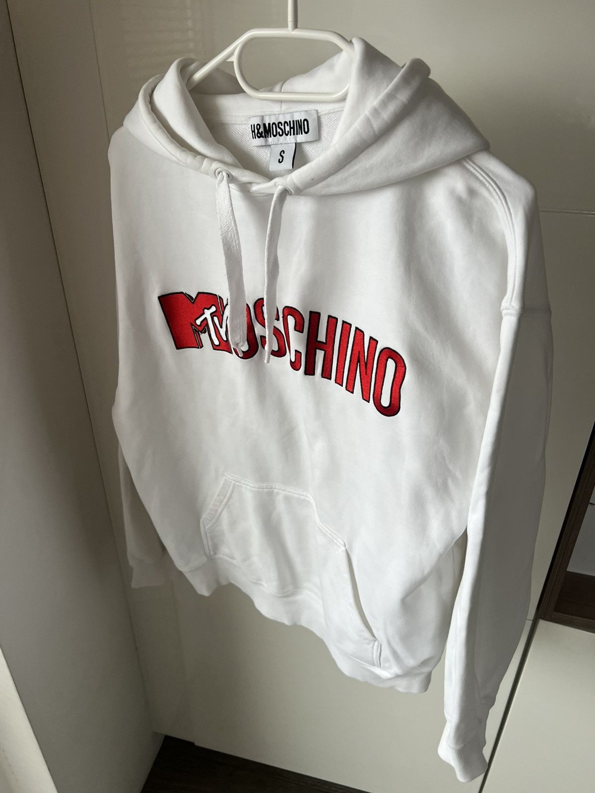 Moschino ‼️Moschino x H&M x Mtv Big Knit Logo White Hoodie‼️ Size US S / EU 44-46 / 1 - 4 Thumbnail