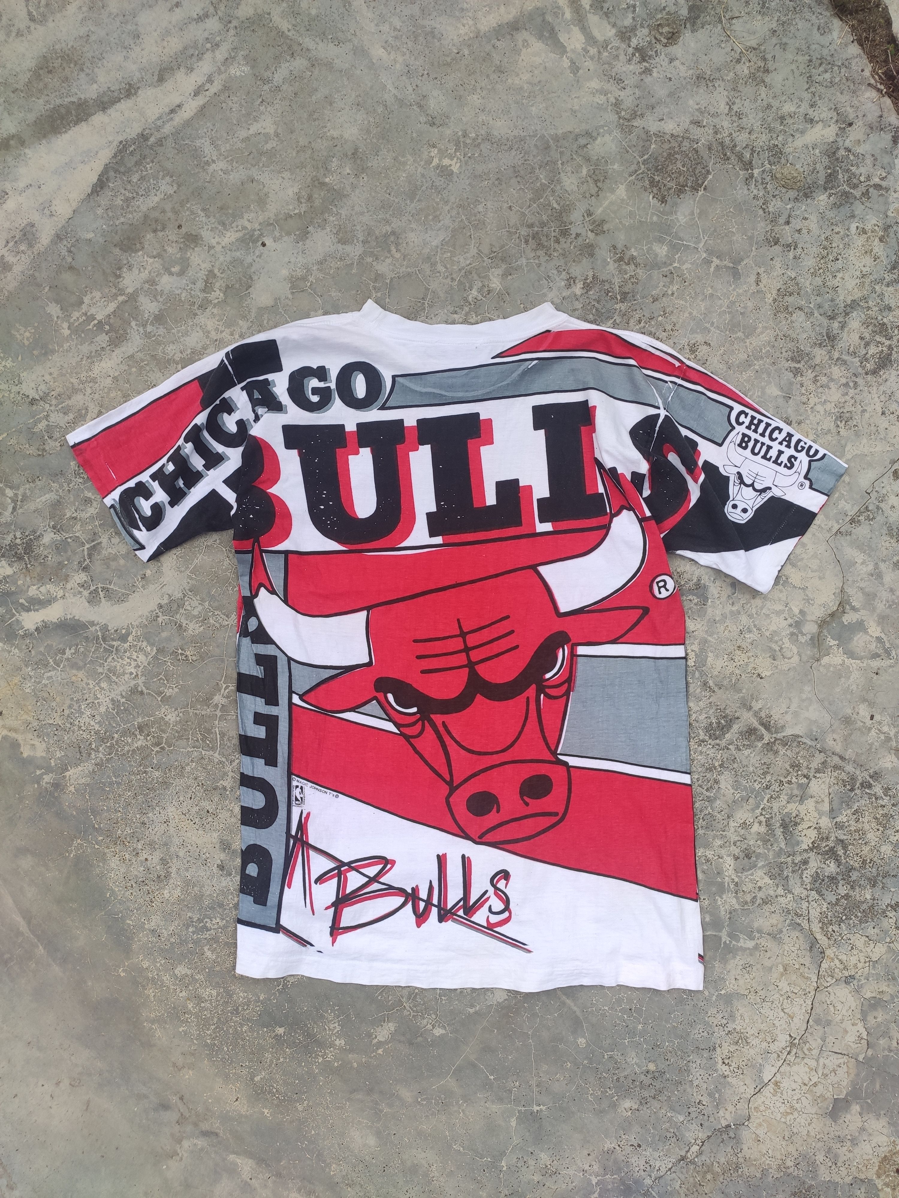NBA 🔥 Vtg 90s Vintage Chicago Bulls Magic Johnson t shirt NBA Size US M / EU 48-50 / 2 - 8 Thumbnail