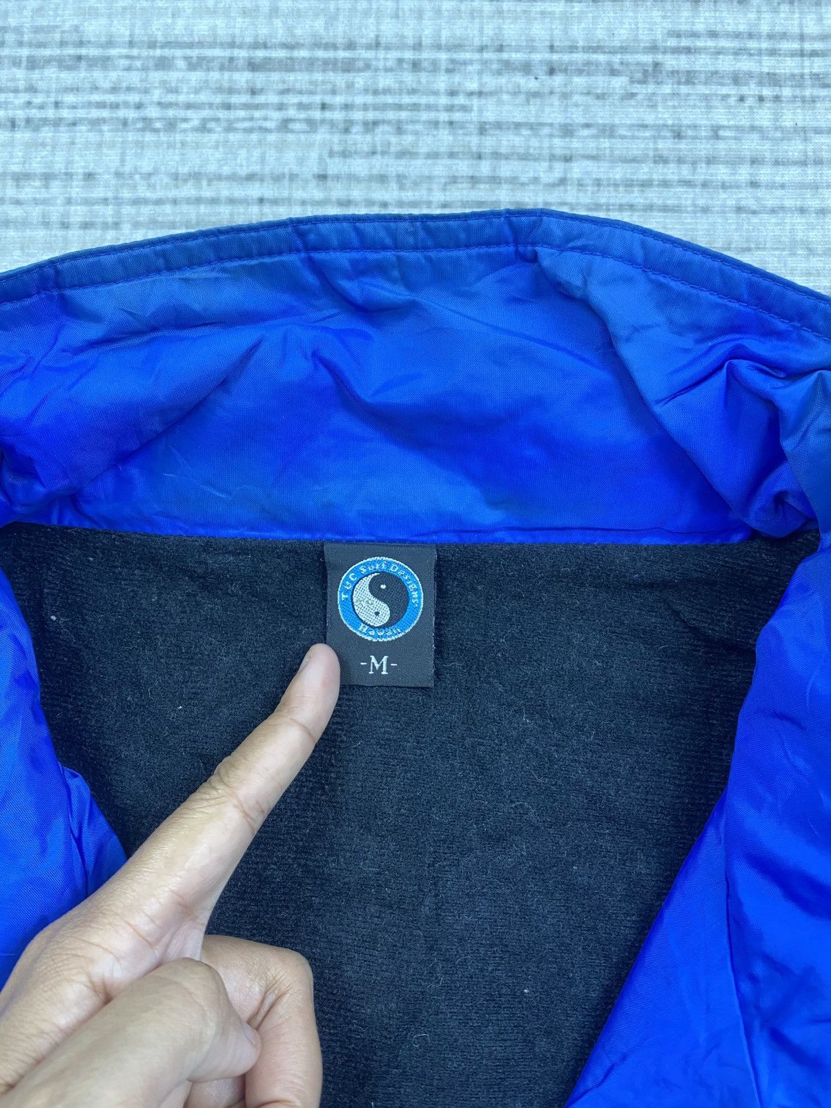 Vintage Vintage T&C Surf Design Big Logo Side Tape Zipper Jacket Size US L / EU 52-54 / 3 - 11 Thumbnail
