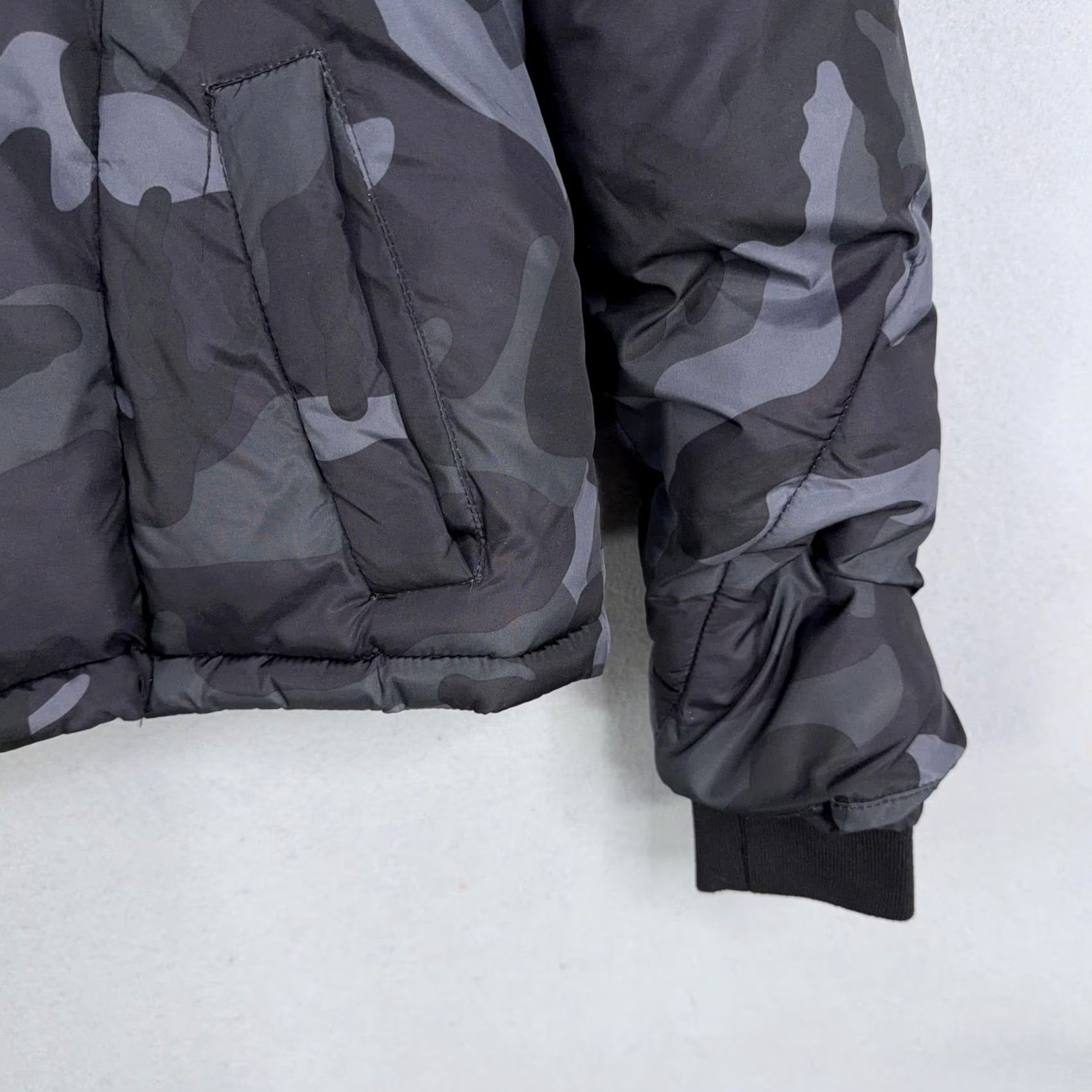 Vintage Sebby Jacket Women’s Small Gray Camo Puffer Quilted Zip Pockets Outdoor Shirt/Coat Size S / US 4 / IT 40 - 3 Thumbnail