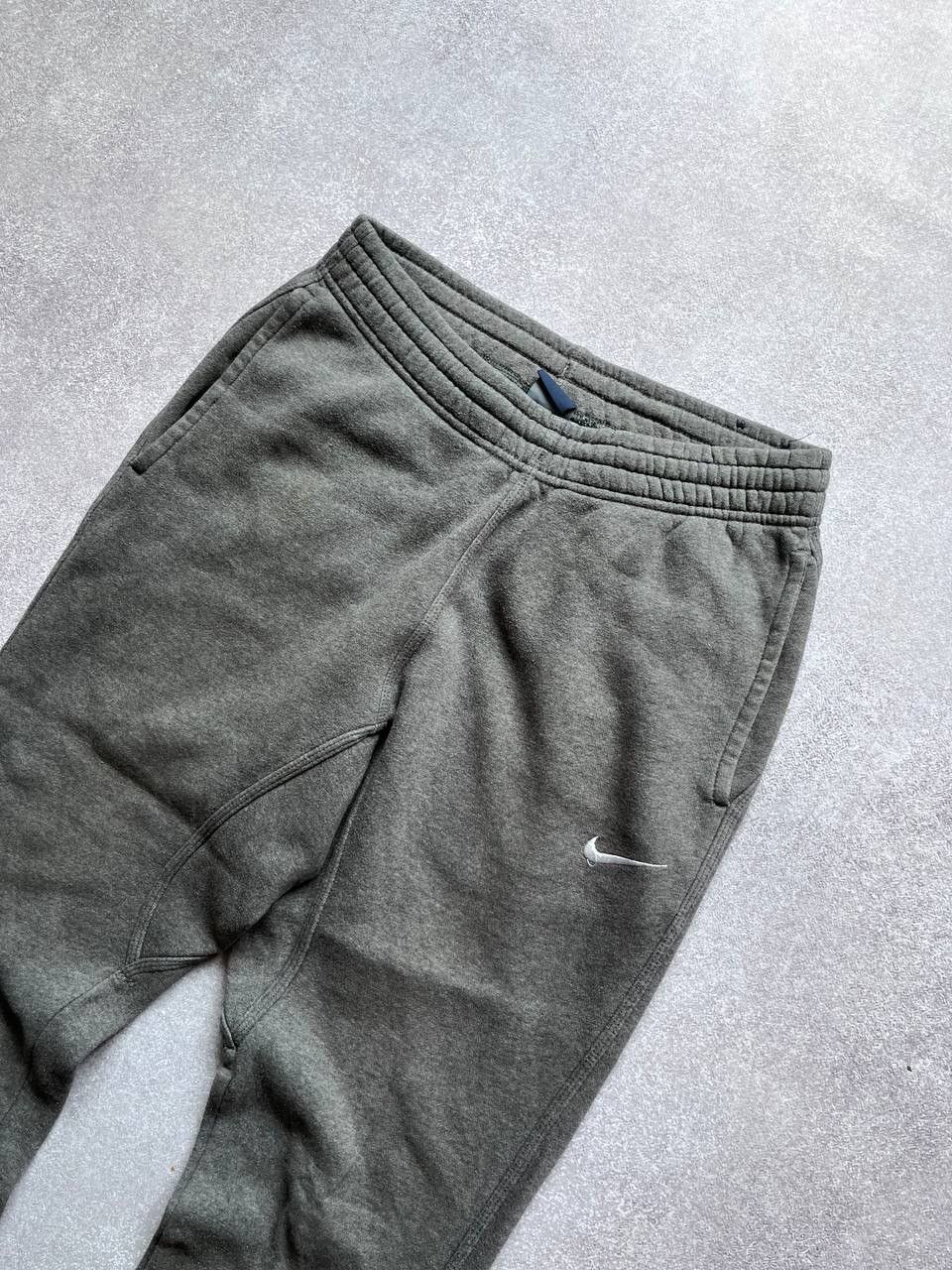Nike × Vintage Vintage Nike Swoosh Gray Cotton Baggy Trackpants Y2K M Size US 32 / EU 48 - 2 Thumbnail