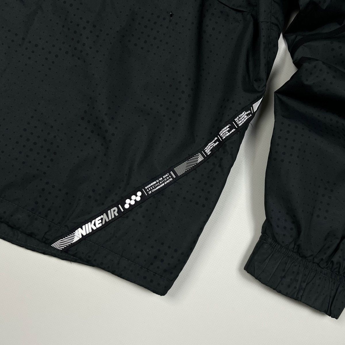 Nike Vintage Nike Black Nylon Y2K Zip Track Jacket Size M Size US M / EU 48-50 / 2 - 12 Thumbnail