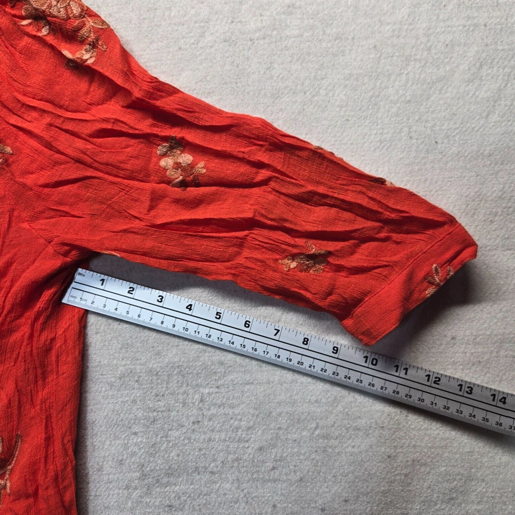 Vintage Fig & Flower Shirt Blouse 1X Red Floral Embroidered Knit Roll Tab Sleeve V-Neck Button Collarless Ladies Womens Shirt Size XL / US 12-14 / IT 48-50 - 5 Thumbnail