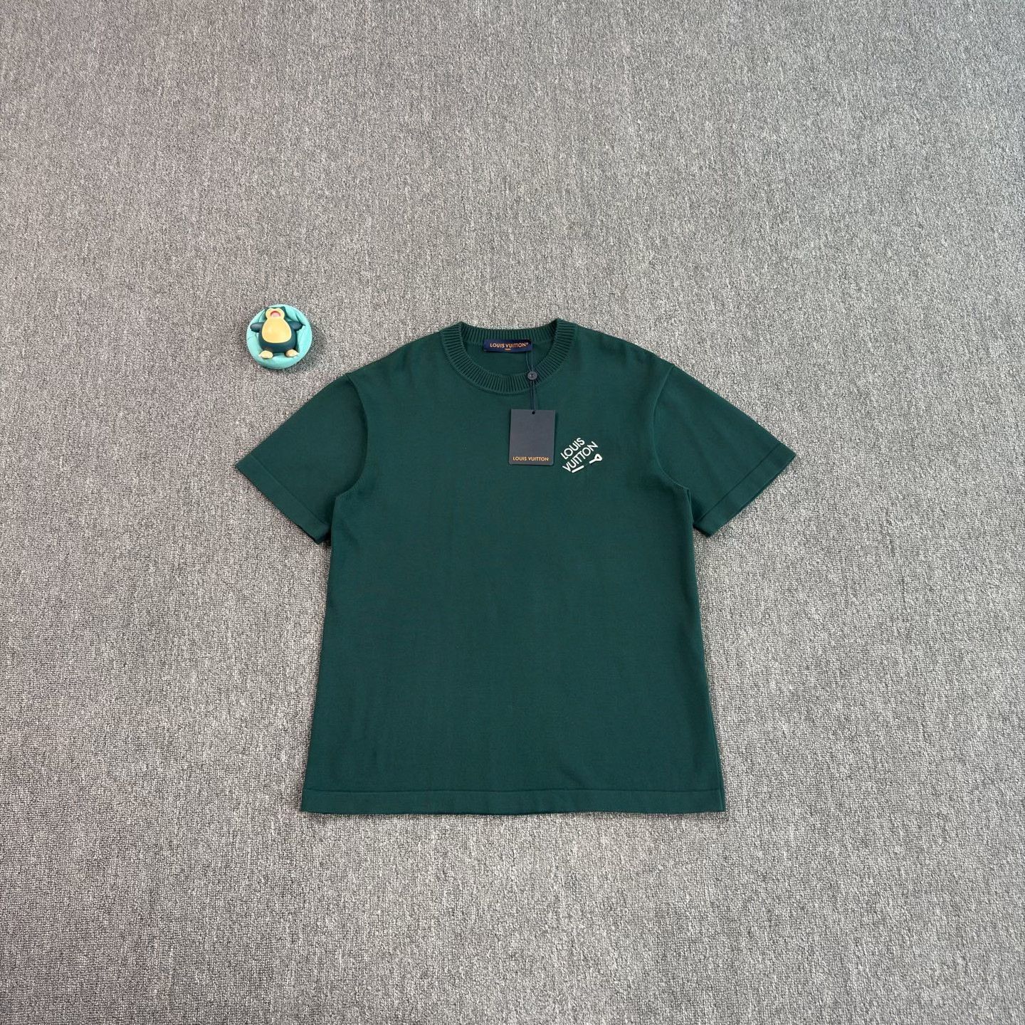 Louis Vuitton LV Pin Embroidery Logo Green T-shirt Size US S / EU 44-46 / 1 - 1 Thumbnail