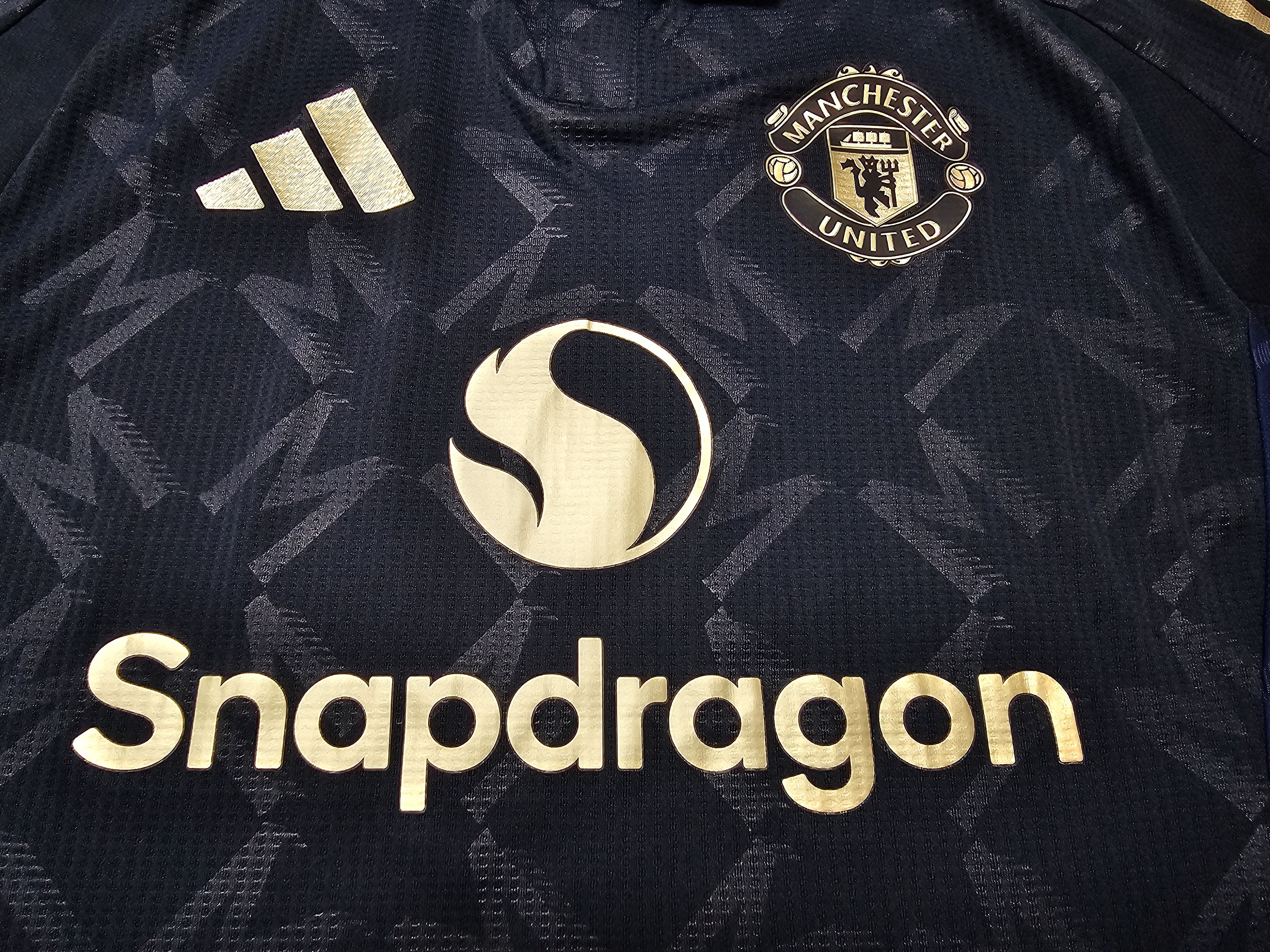 Adidas MANCHESTER UNITED 2025 AWAY HOJLUND PLAYER ISSUE FOOTBALL Size US M / EU 48-50 / 2 - 3 Thumbnail