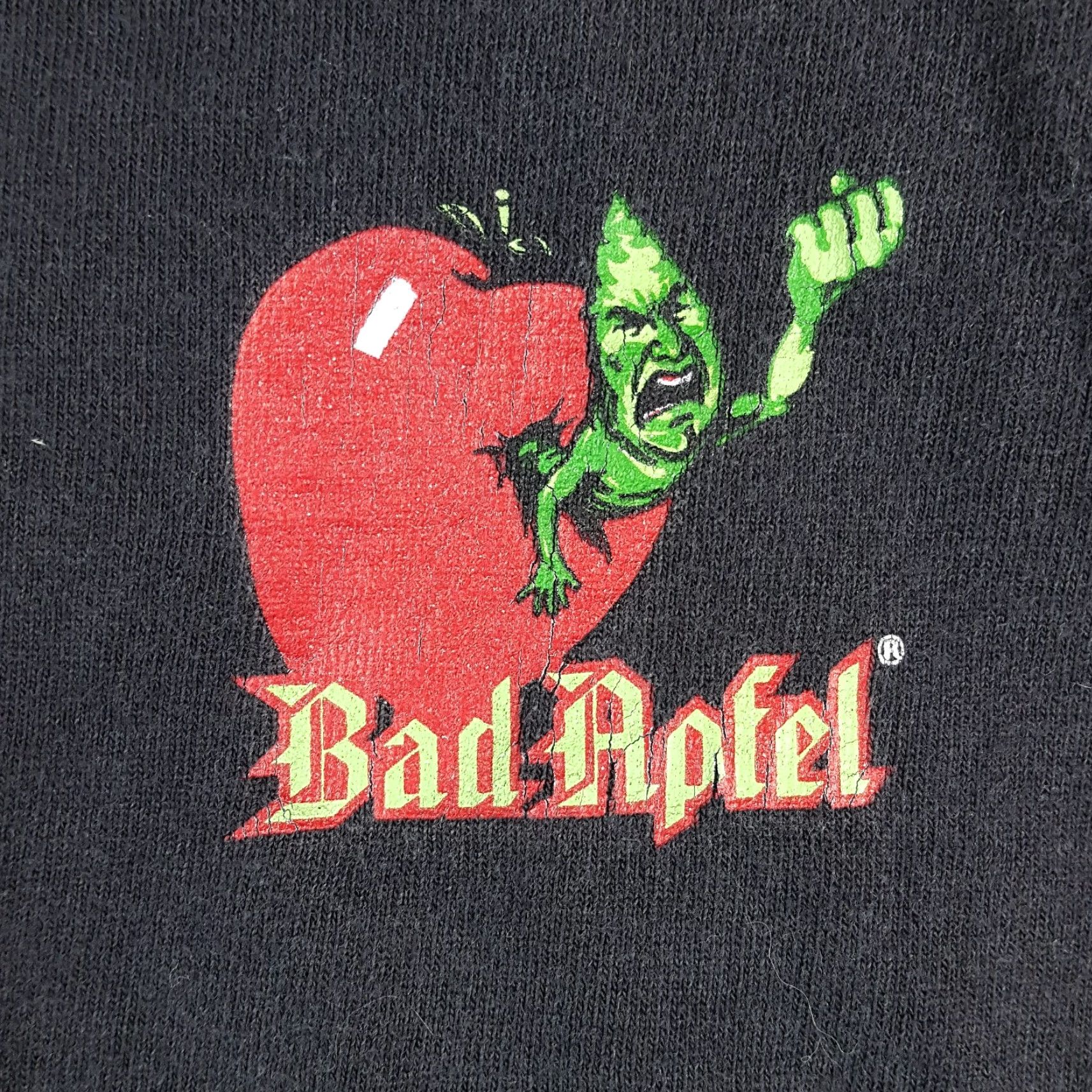 Gildan VINTAGE Bad Apfel Apple Bite Me Men’s XL T-Shirt Black 90s Distressed Crew Neck Short Sleeve Gildan Size US XL / EU 56 / 4 - 3 Thumbnail
