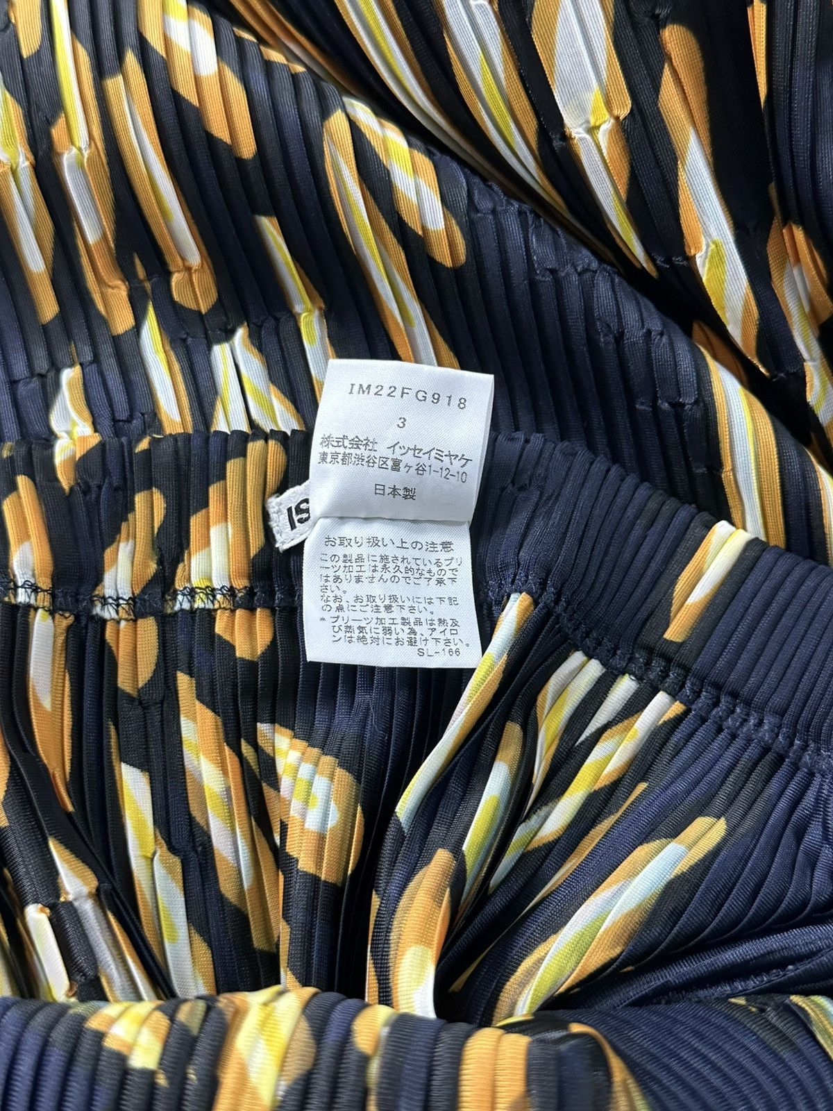 Issey Miyake "Gorgeous Fireworks Pleated Top and Skirt Set" Size M / US 6-8 / IT 42-44 - 5 Thumbnail