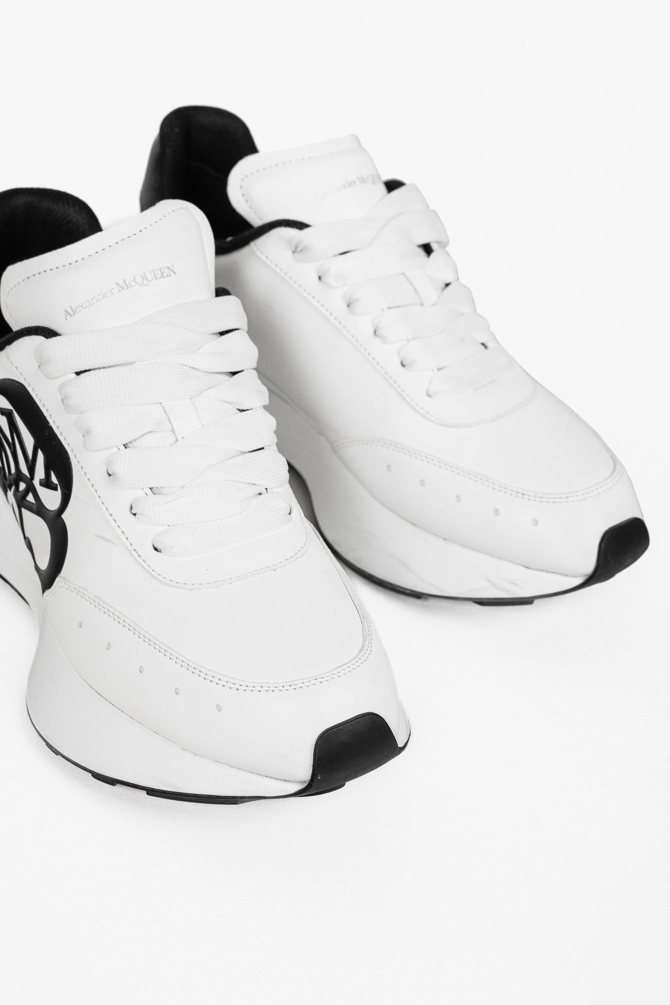 Alexander McQueen Alexander McQueen Sprint Runner White Black Leather Sneakers Size US 8.5 / IT 38.5 - 6 Thumbnail