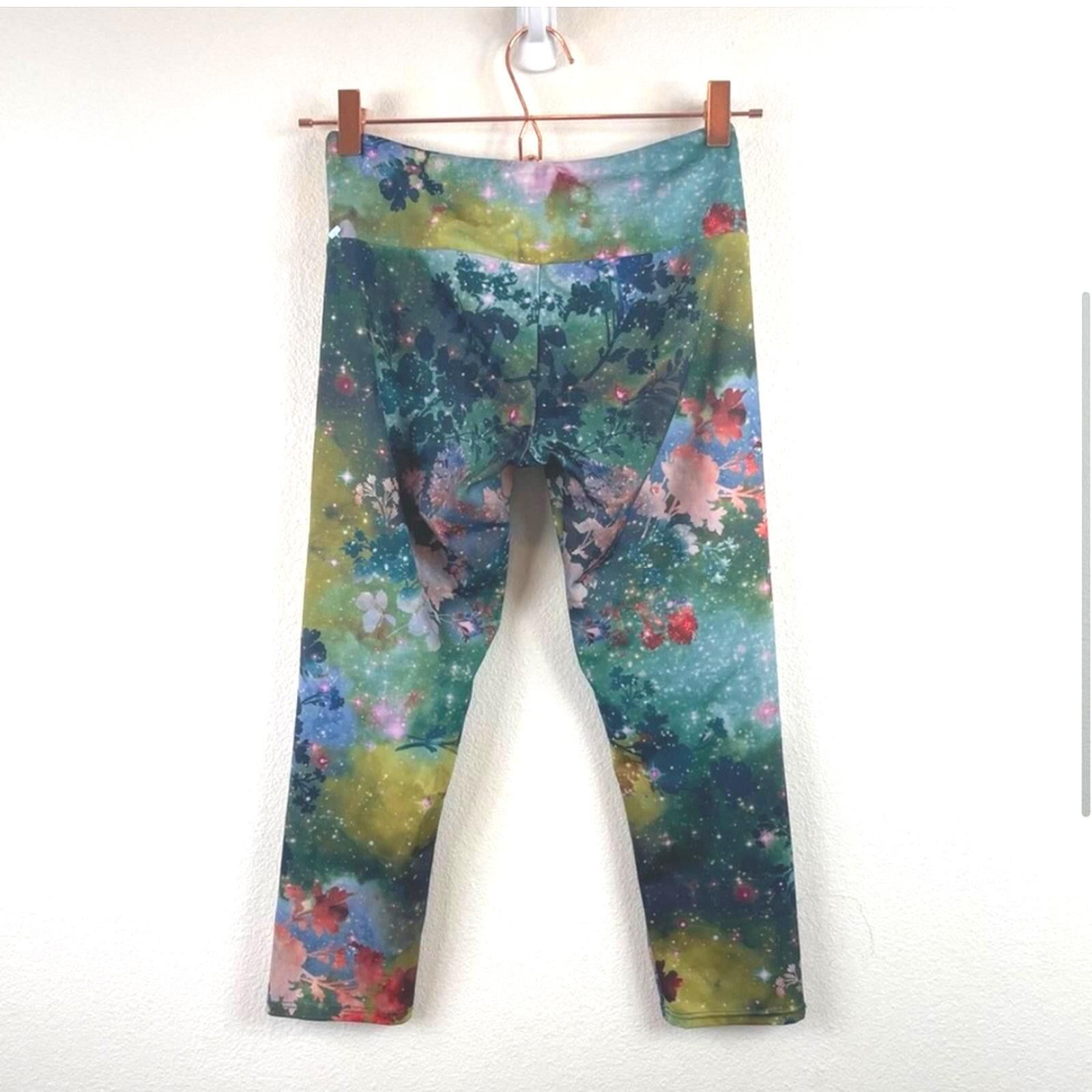 Other Onzie Galaxy Capri Leggings Mid Rise Workout Yoga Pants (60) Size 28" / US 6 / IT 42 - 3 Thumbnail
