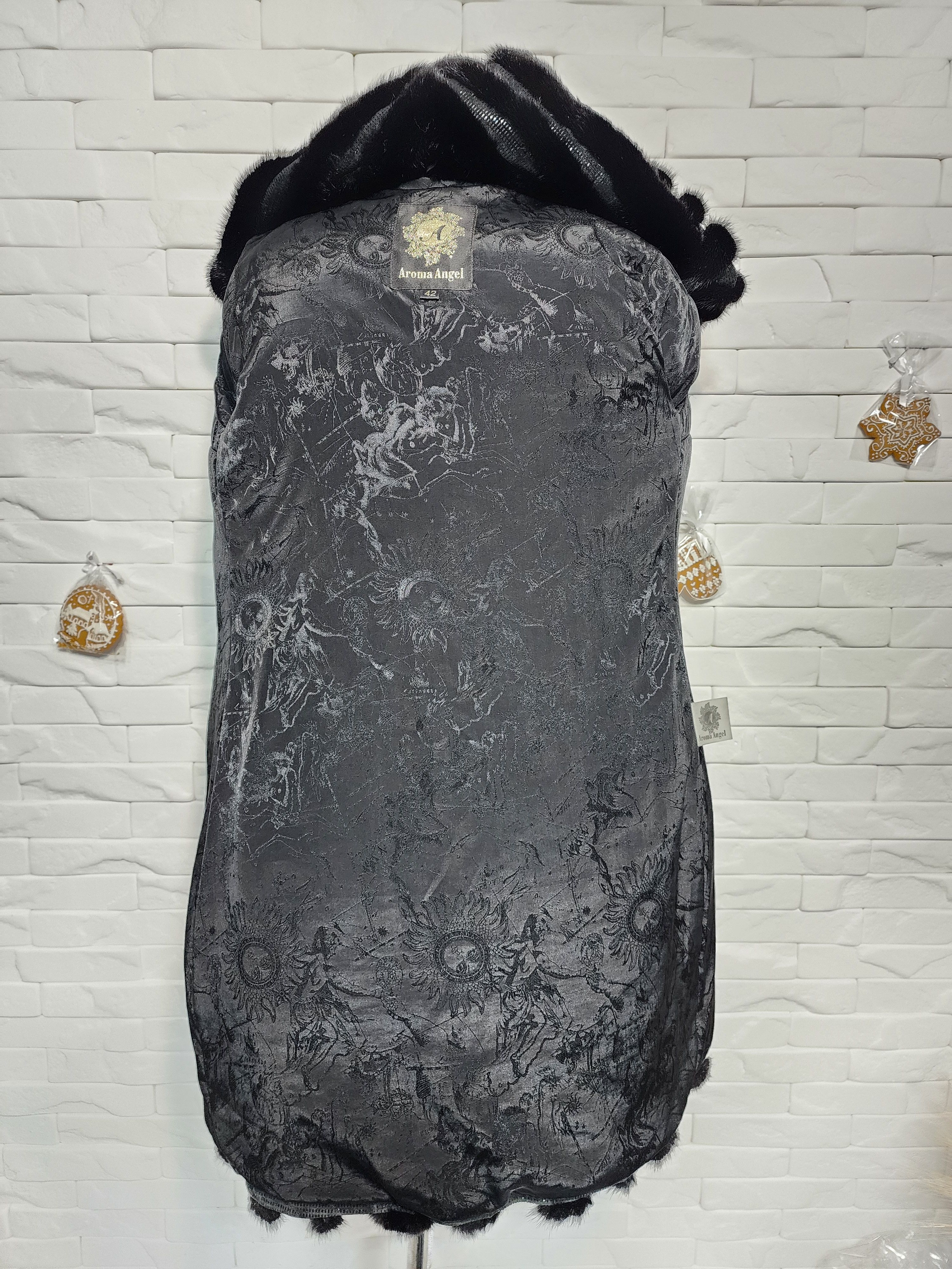 Uniqlo Black Mink Fur Coat with Hood: Women's Winter Outerwear Size S / US 4 / IT 40 - 7 Thumbnail