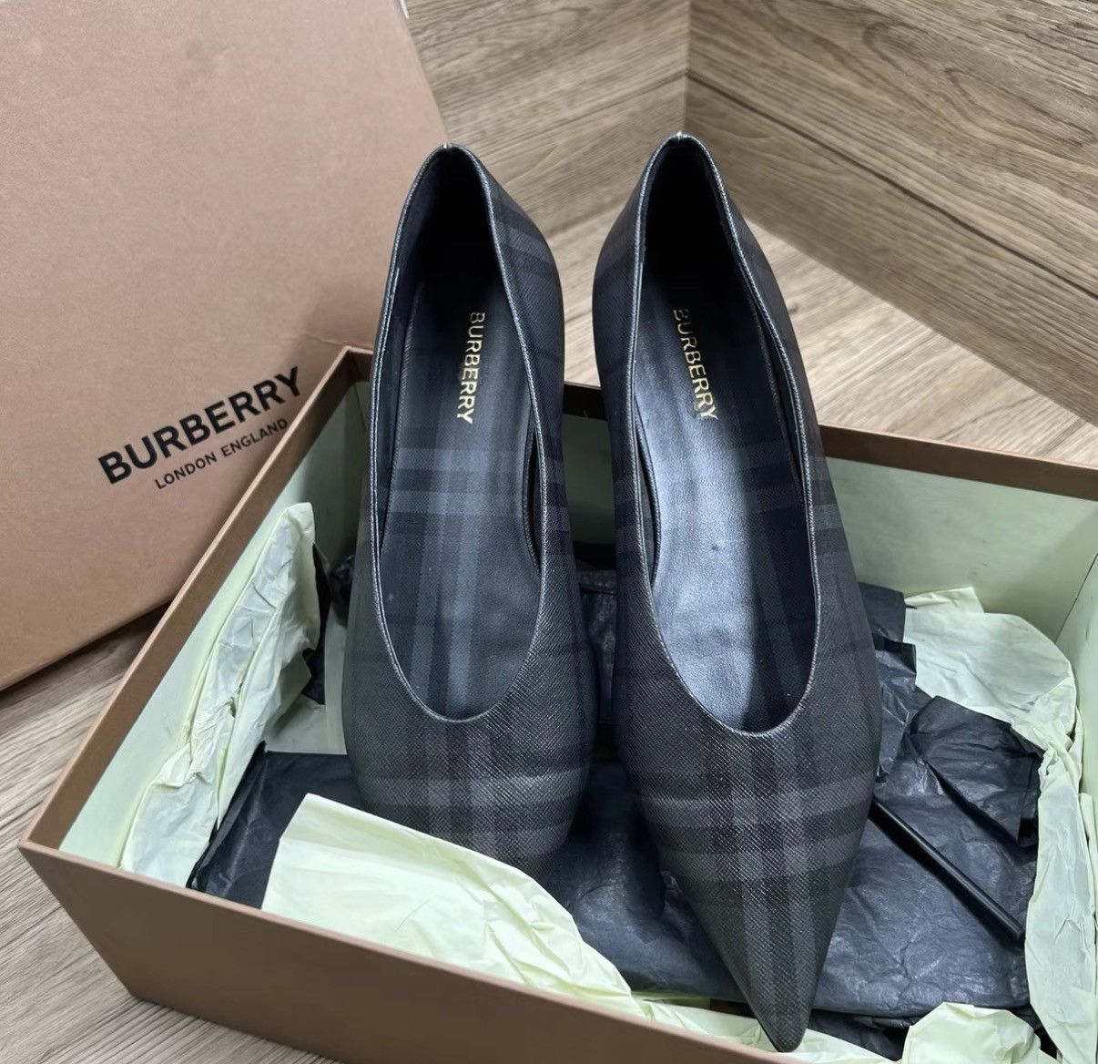 Burberry Burberry Black Check Pointed-toe Ballet Flats J41 Size US 8.5 / IT 38.5 - 2 Thumbnail