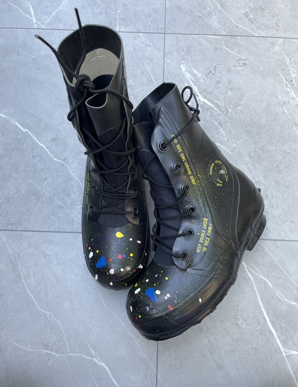 Vintage Trashed 70s Vintage Bata Rubber Bunny / Mickey Boots Size US 11 / EU 44 - 7 Thumbnail