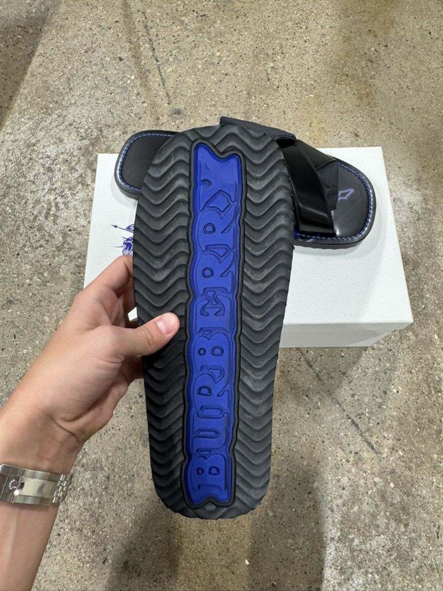 Burberry Burberry Leather Shield Sandals Slides NEW 900$ Size US 10 / EU 43 - 4 Thumbnail
