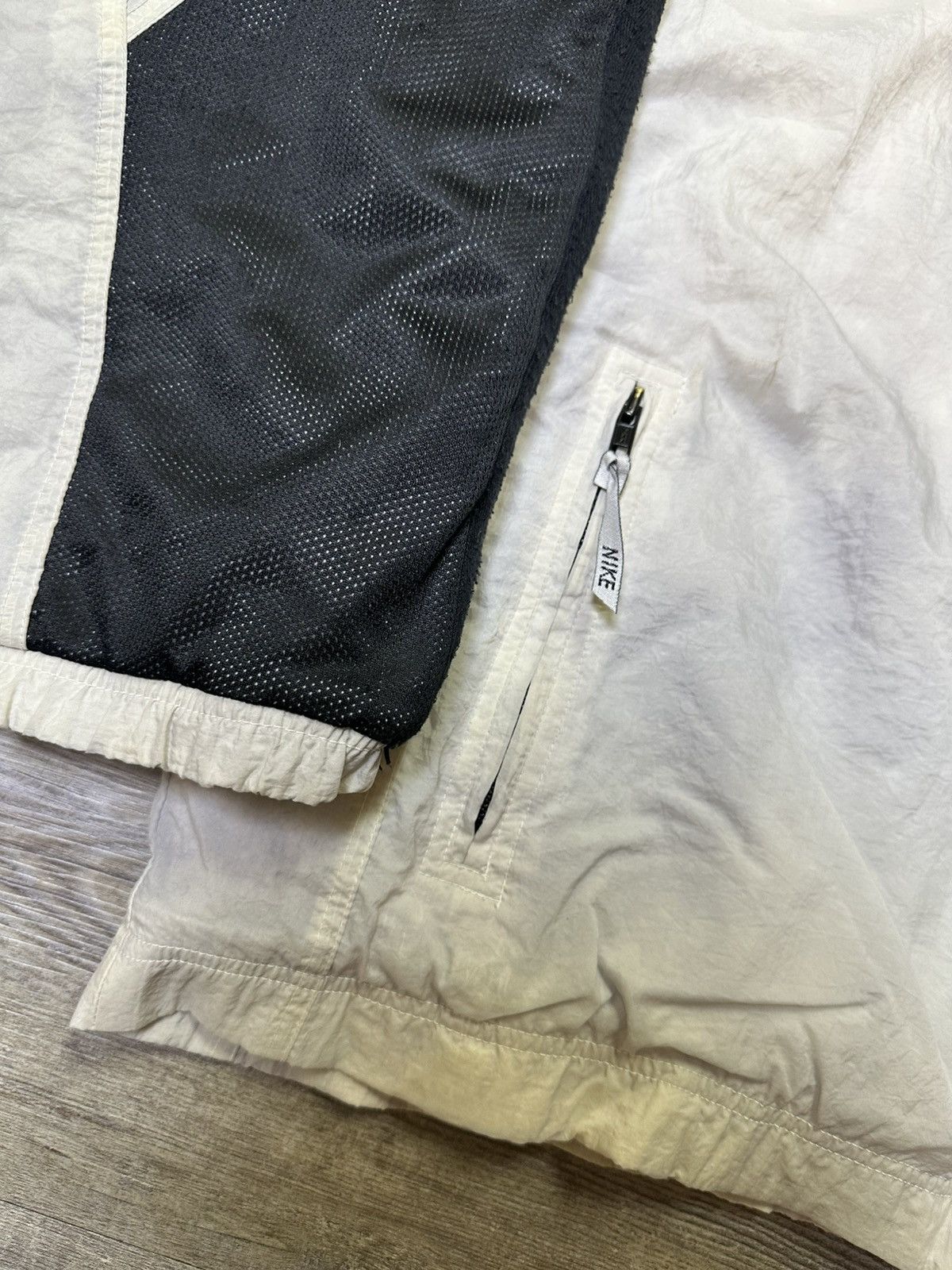 Nike 90’s black and white Nike puffer jacket with single swoosh Size US XL / EU 56 / 4 - 4 Thumbnail