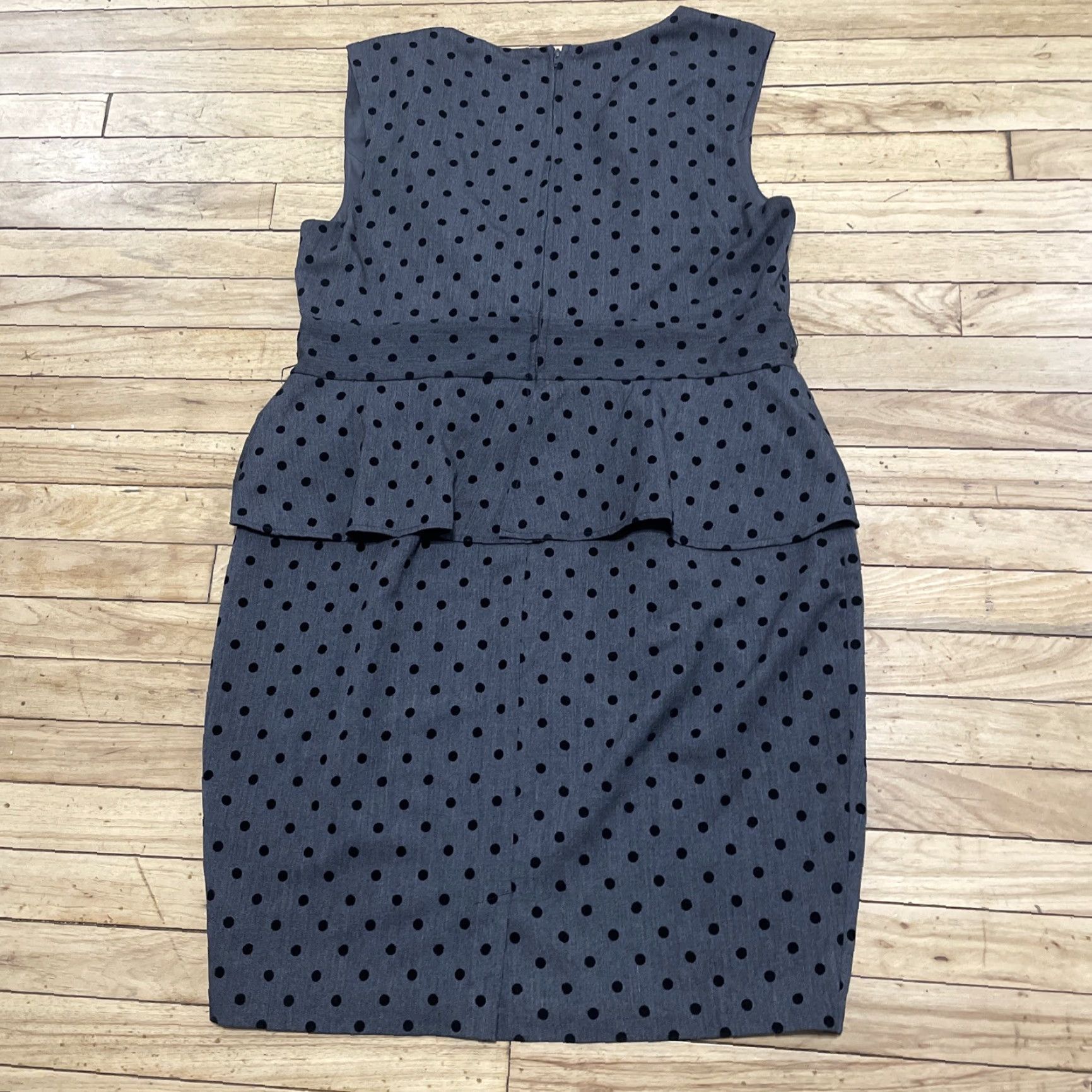 Torrid Torrid Velvet Polka Dot Ruffle Dress Women 14 Gray Black Work Professional Party Cocktail Sleeveless Midi V-Neck Stretch Sheath Vintage Theme Retro Size XL / US 12-14 / IT 48-50 - 2 Thumbnail