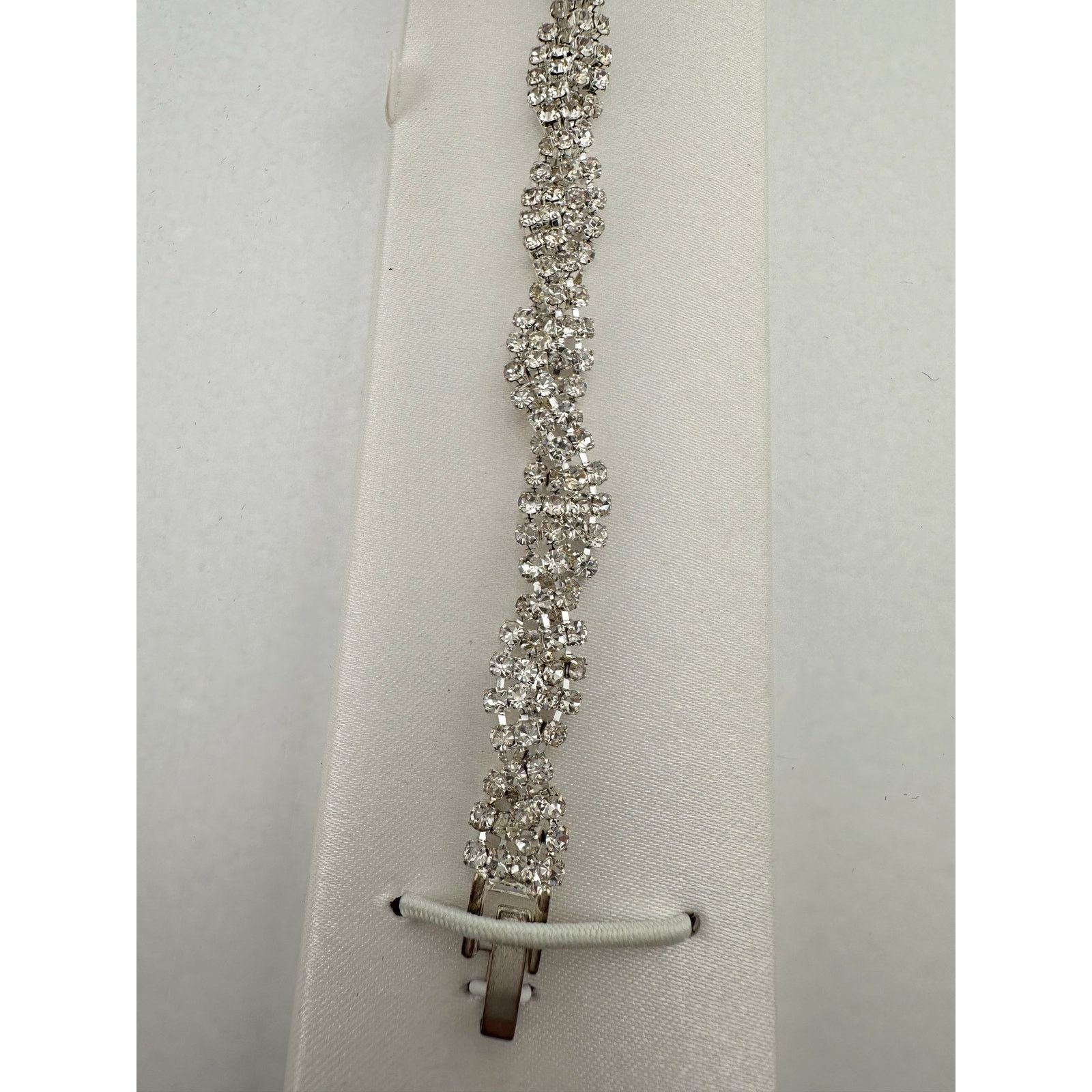 Other Friedman Jewelers Shimmering White Crystal Bracelet In Box Size ONE SIZE - 7 Thumbnail
