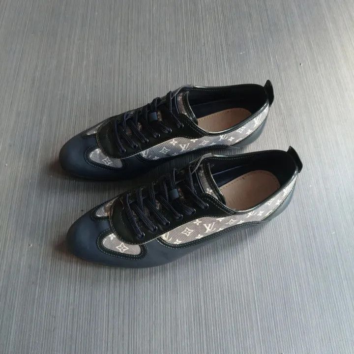 Louis Vuitton Louis Vuitton Monogram Black Sneakers for Unisex -2508 Size US 6.5 / EU 39-40 - 1 Thumbnail