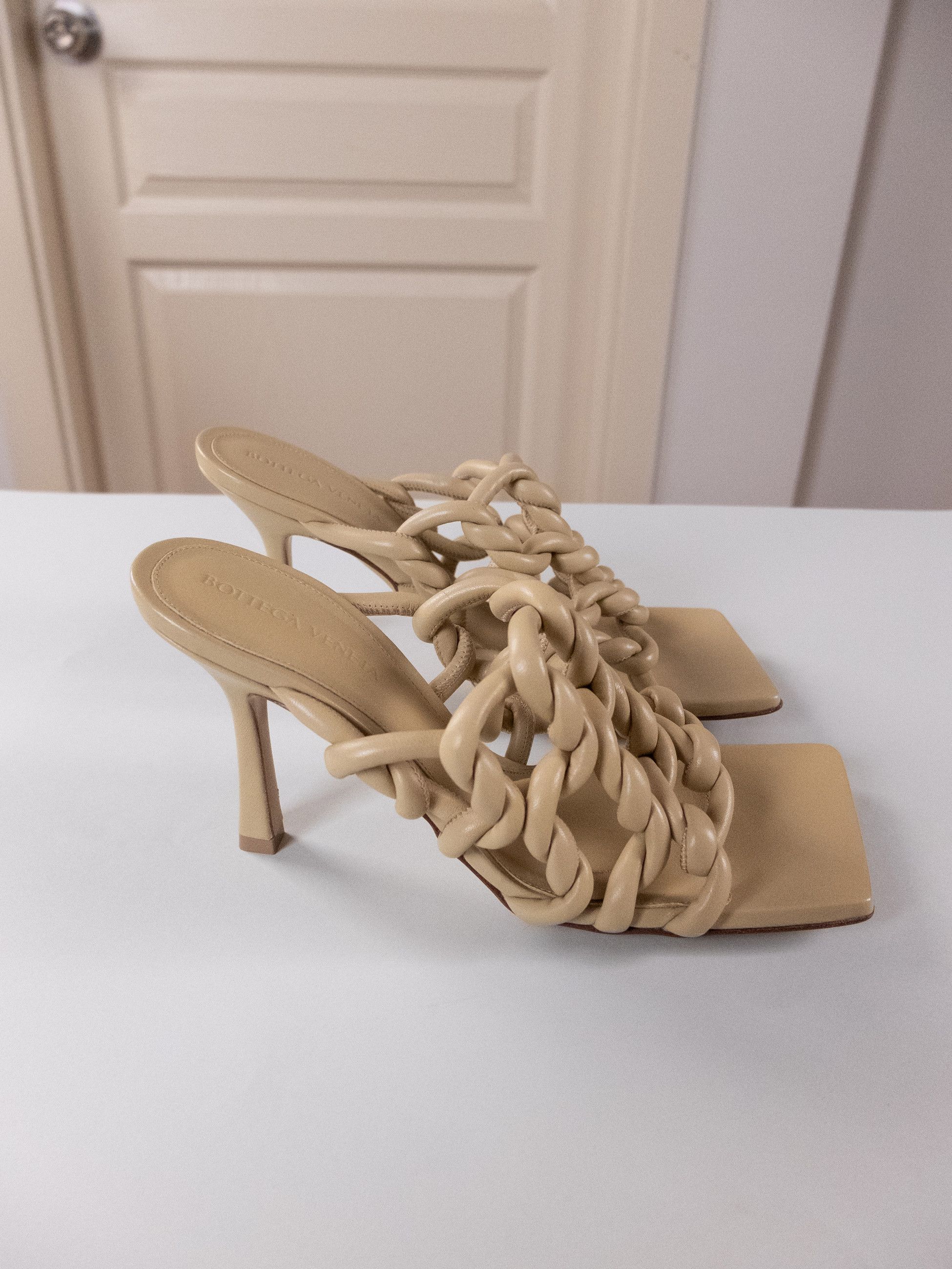 Bottega Veneta BOTTEGA VENETA Stretch beige leather mule sandals 7.5 37.5 q Size US 7.5 / IT 37.5 - 5 Thumbnail