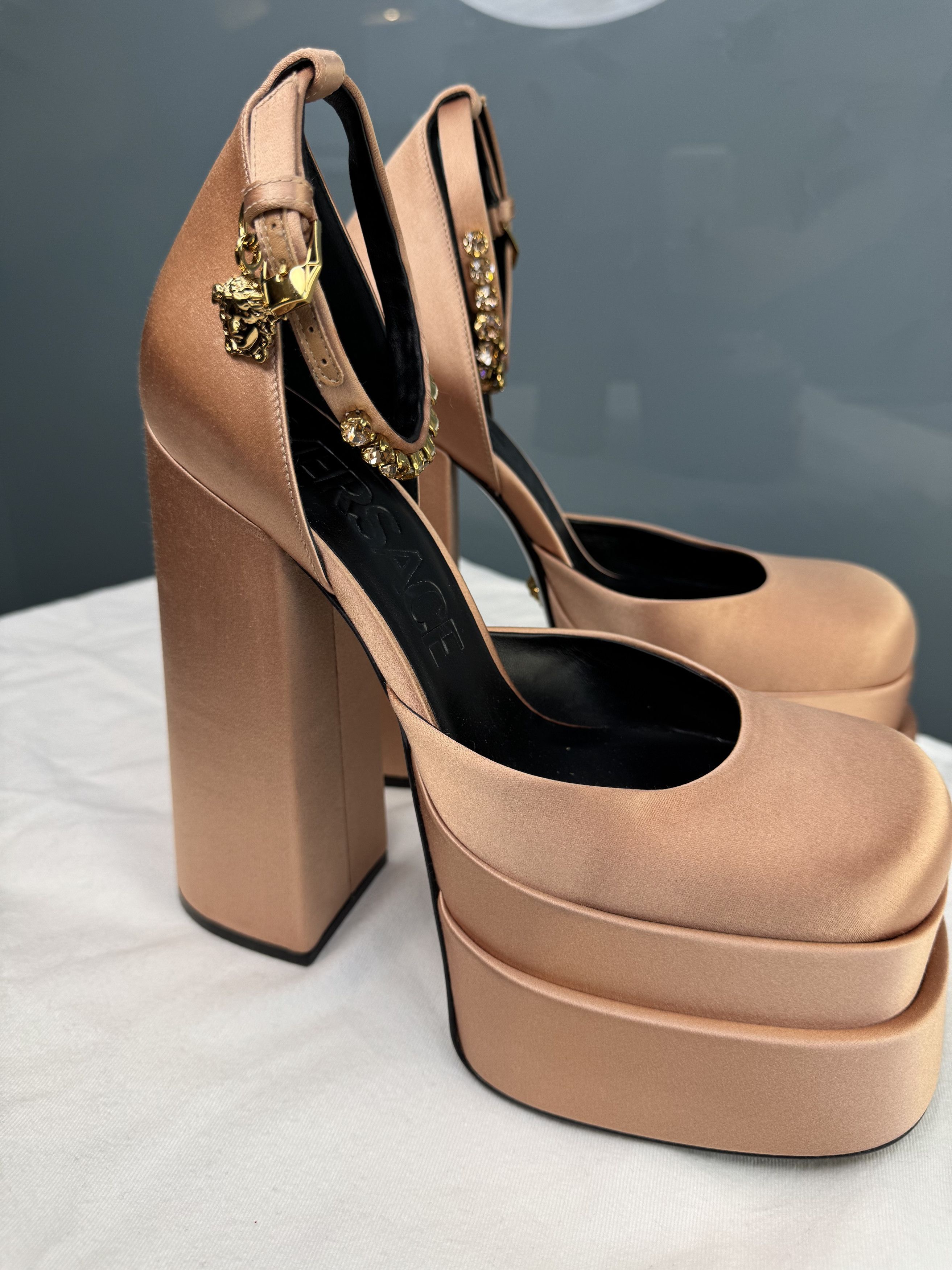 Versace Versace Pink Satin Medusa Platforms Size US 8.5 / IT 38.5 - 6 Thumbnail