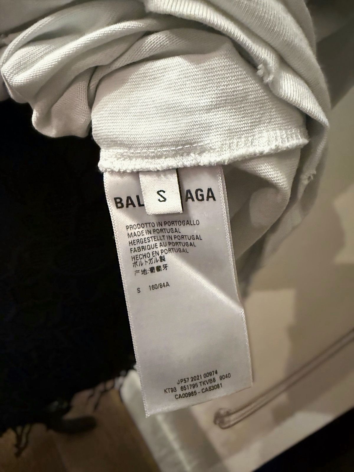 Balenciaga Balenciaga Drop Shoulder Distressed Logo T-shirt Size US S / EU 44-46 / 1 - 3 Thumbnail