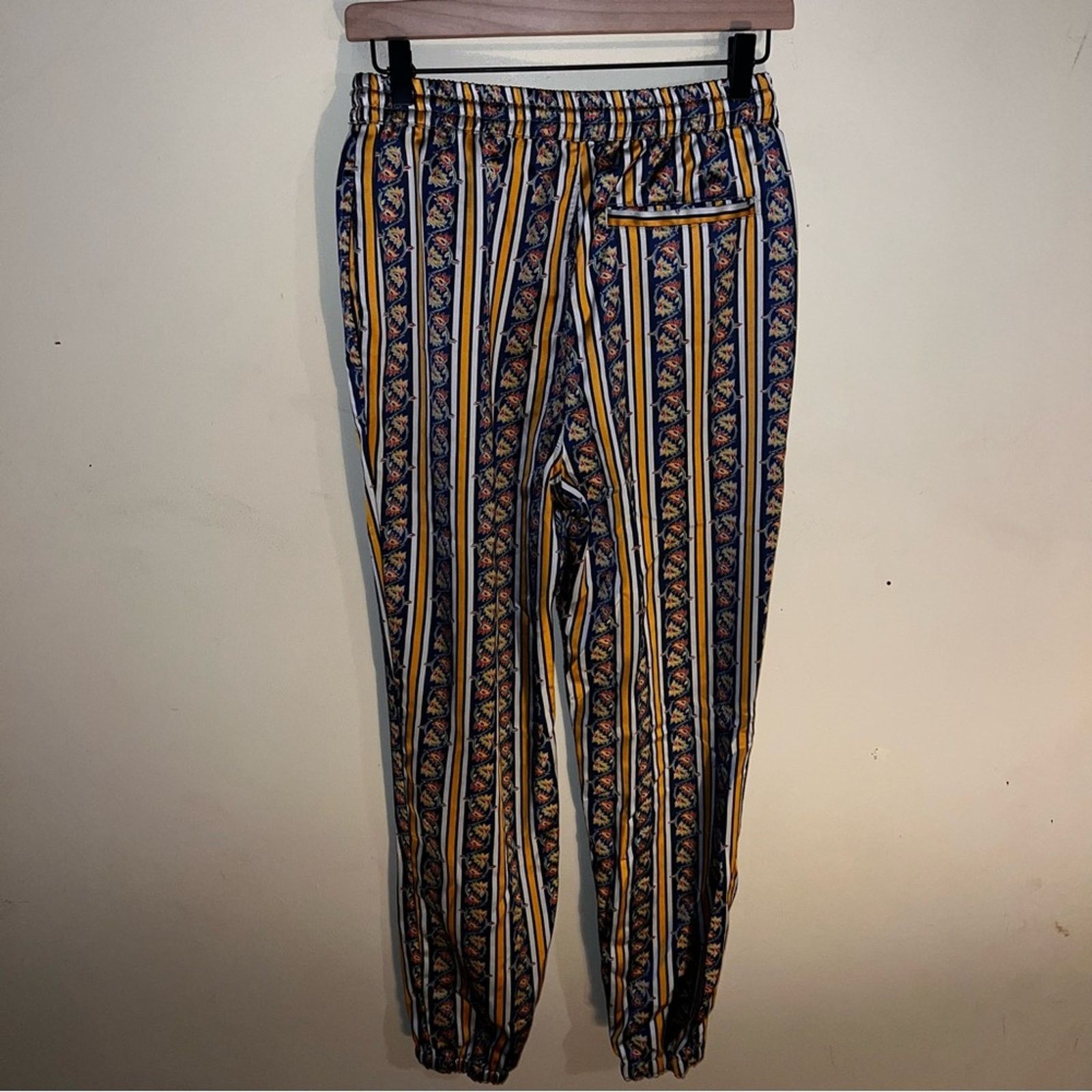 Urban Outfitters URBAN OUTFITTERS floral satin eclectic drawstring joggers S Size 27" / US 4 / IT 40 - 4 Thumbnail