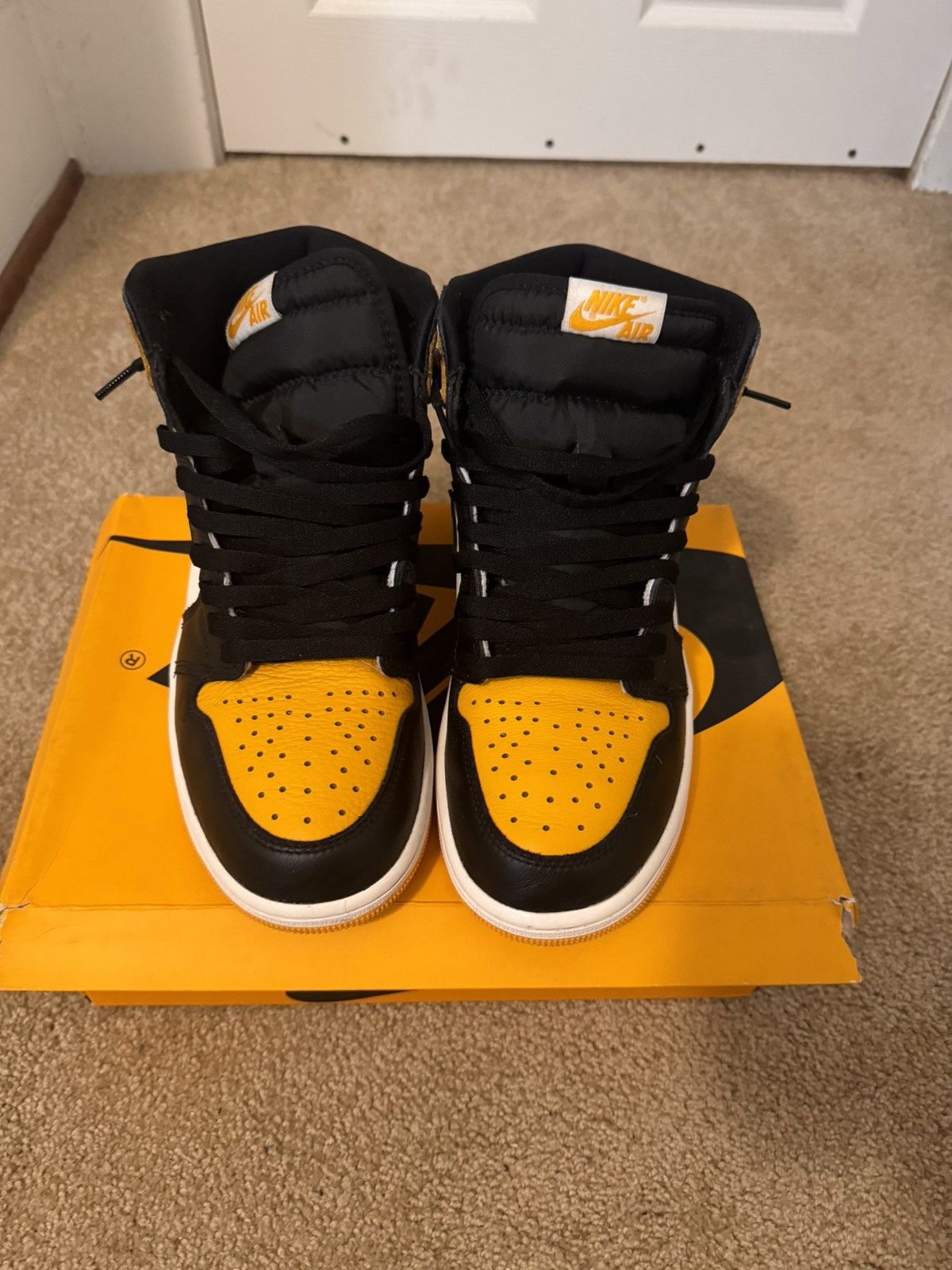Jordan Brand Air Jordan 1 High Retro OG Size US 9 / EU 42 - 1 Thumbnail